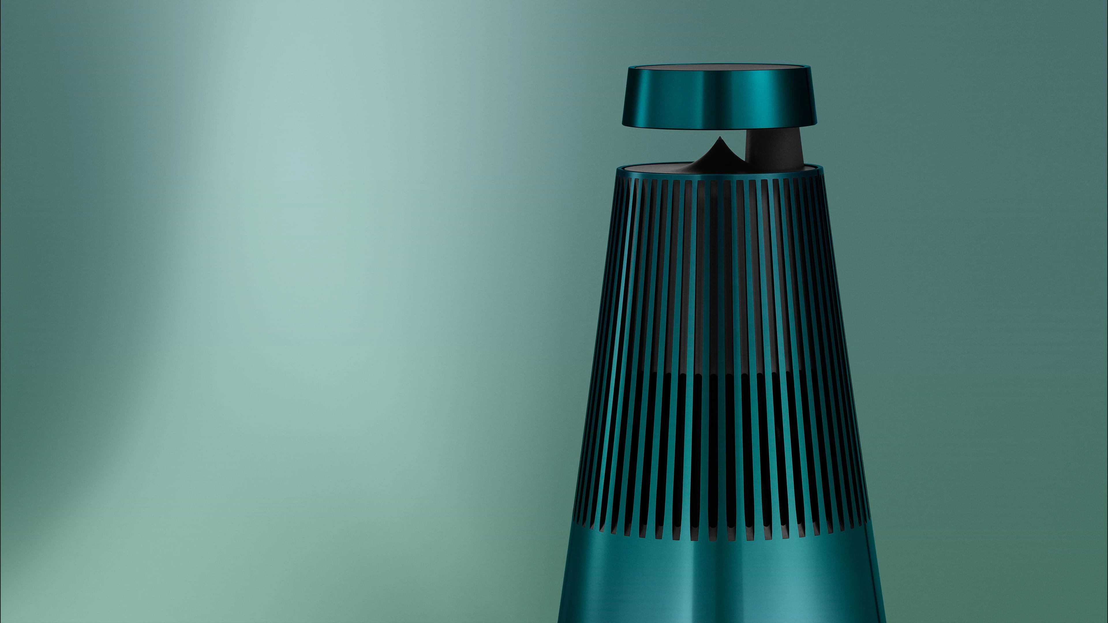 Image of the top part of the Beosound 2 speaker in the colour Northern Sky Turquoise