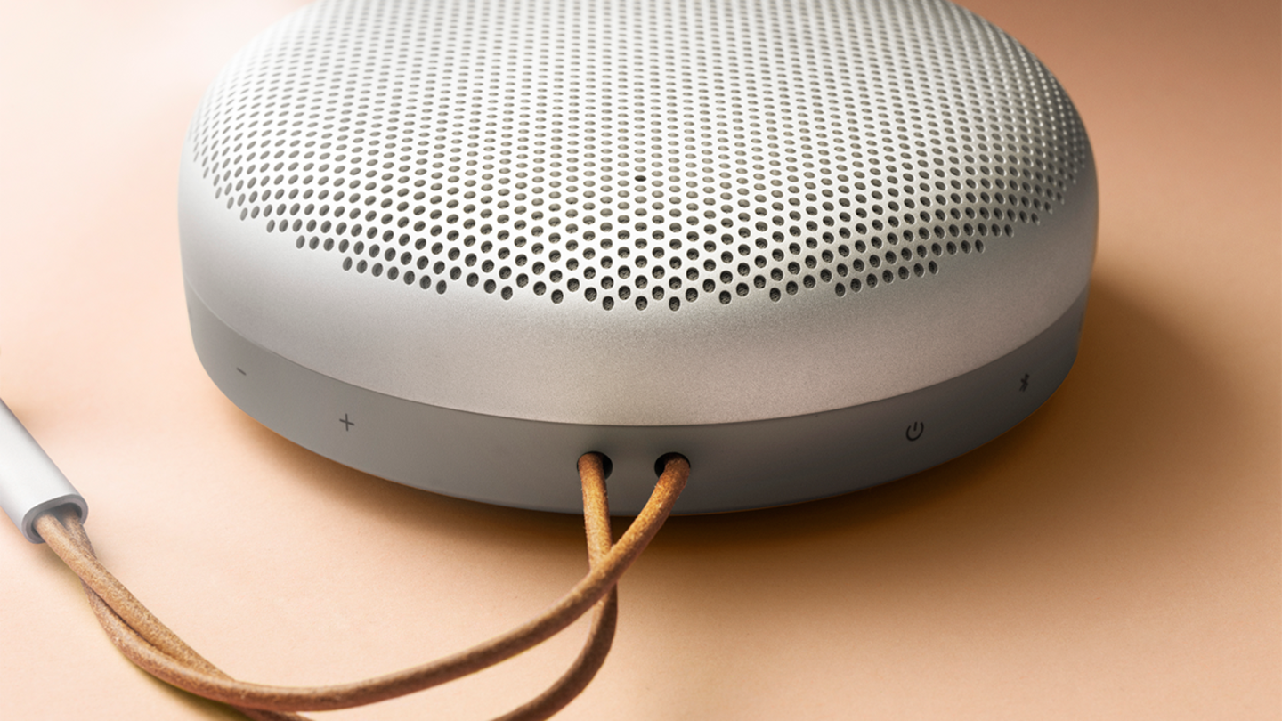 A detail of the controls of Beosound A1 in grey mist