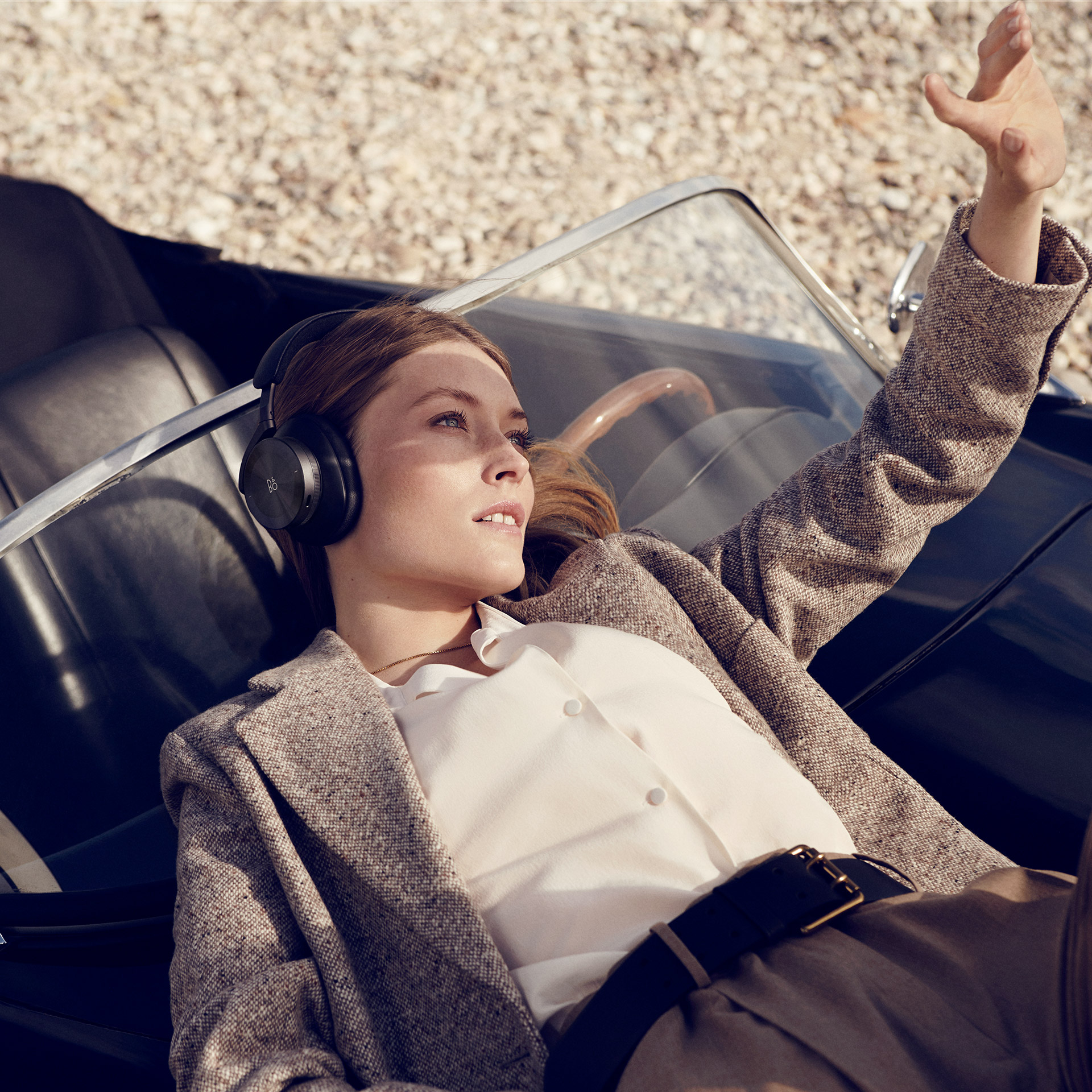 beoplay- H95 -Black - Lifestyle
