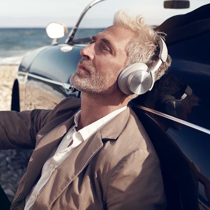 beoplay- H95 -GreyMist - Lifestyle