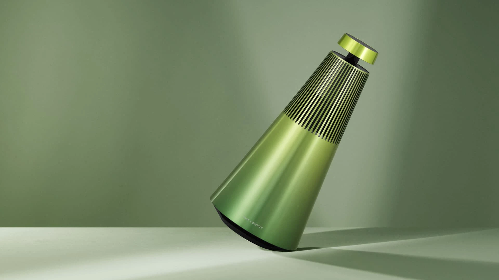 Beosound 2 speaker in the colour Gradient Green