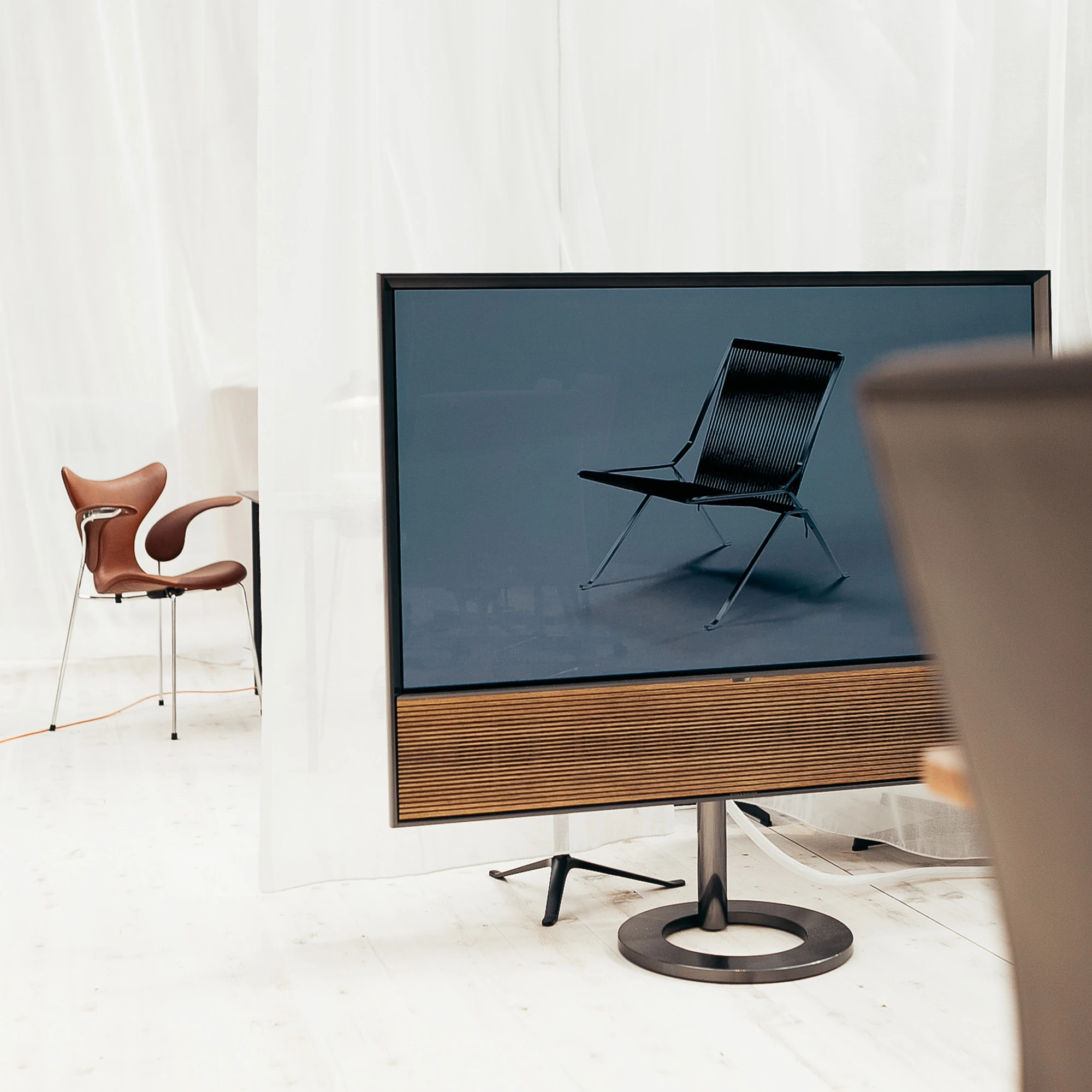 Beovision Contour OLED TV