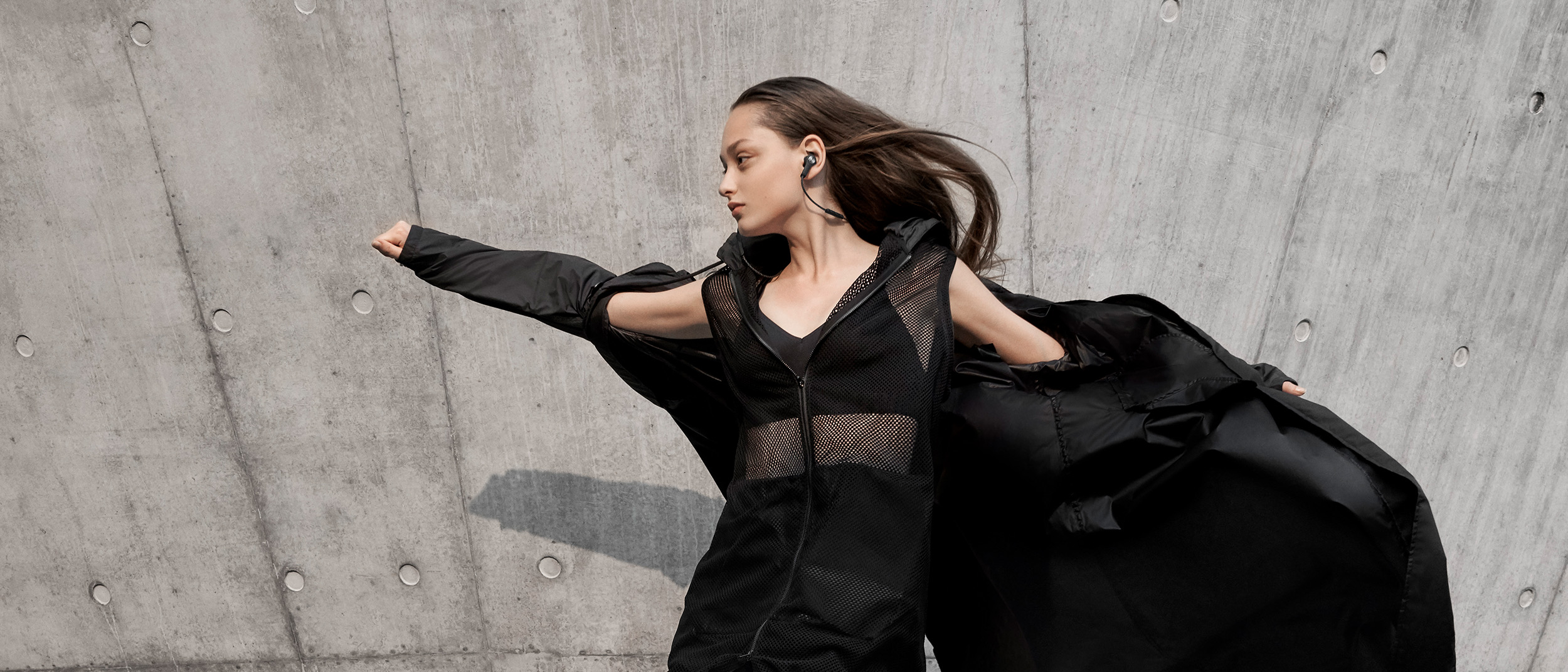 Beoplay E6 (アクティブなライフスタイルのためのワイヤレスイヤフォン