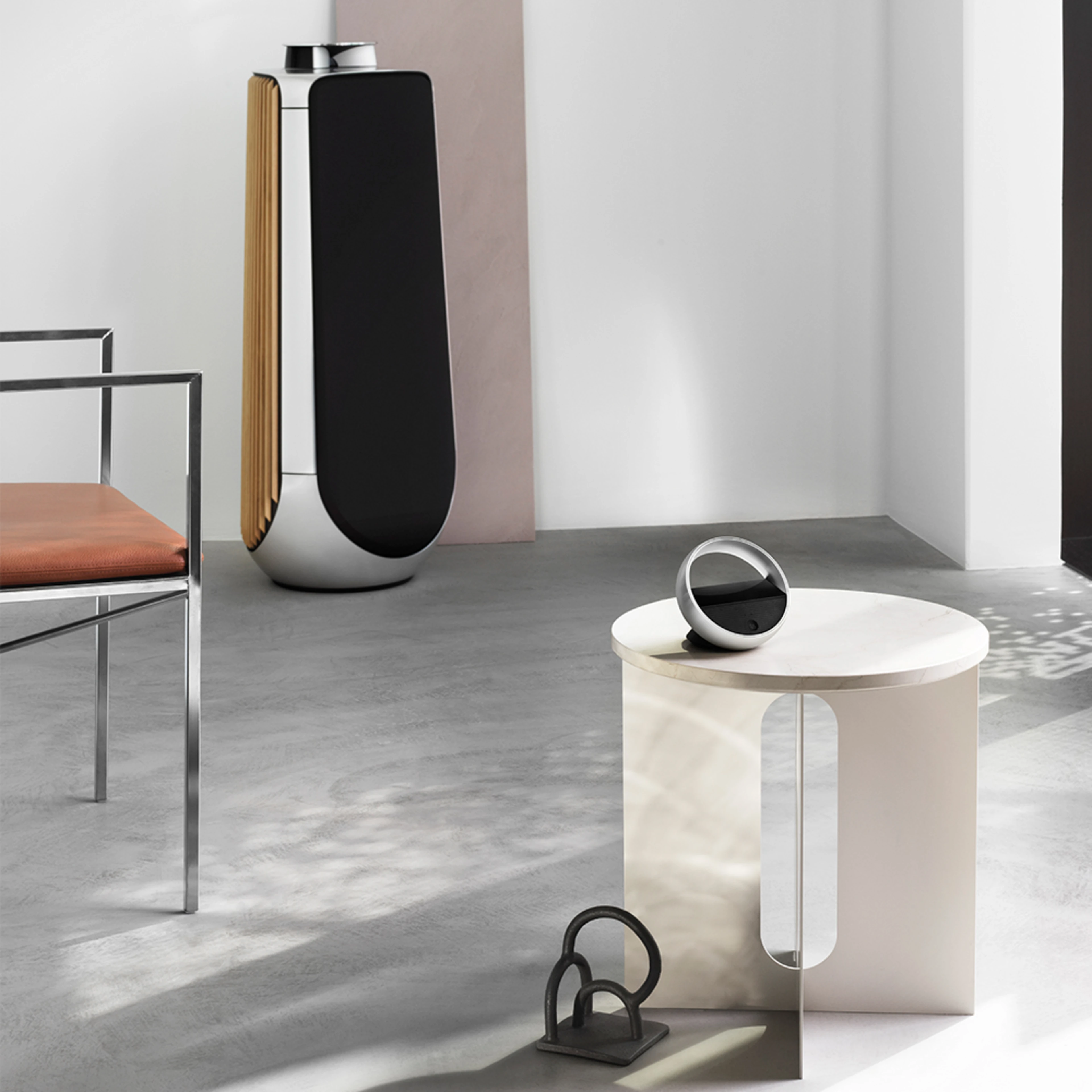 Beoremote Halo table stand