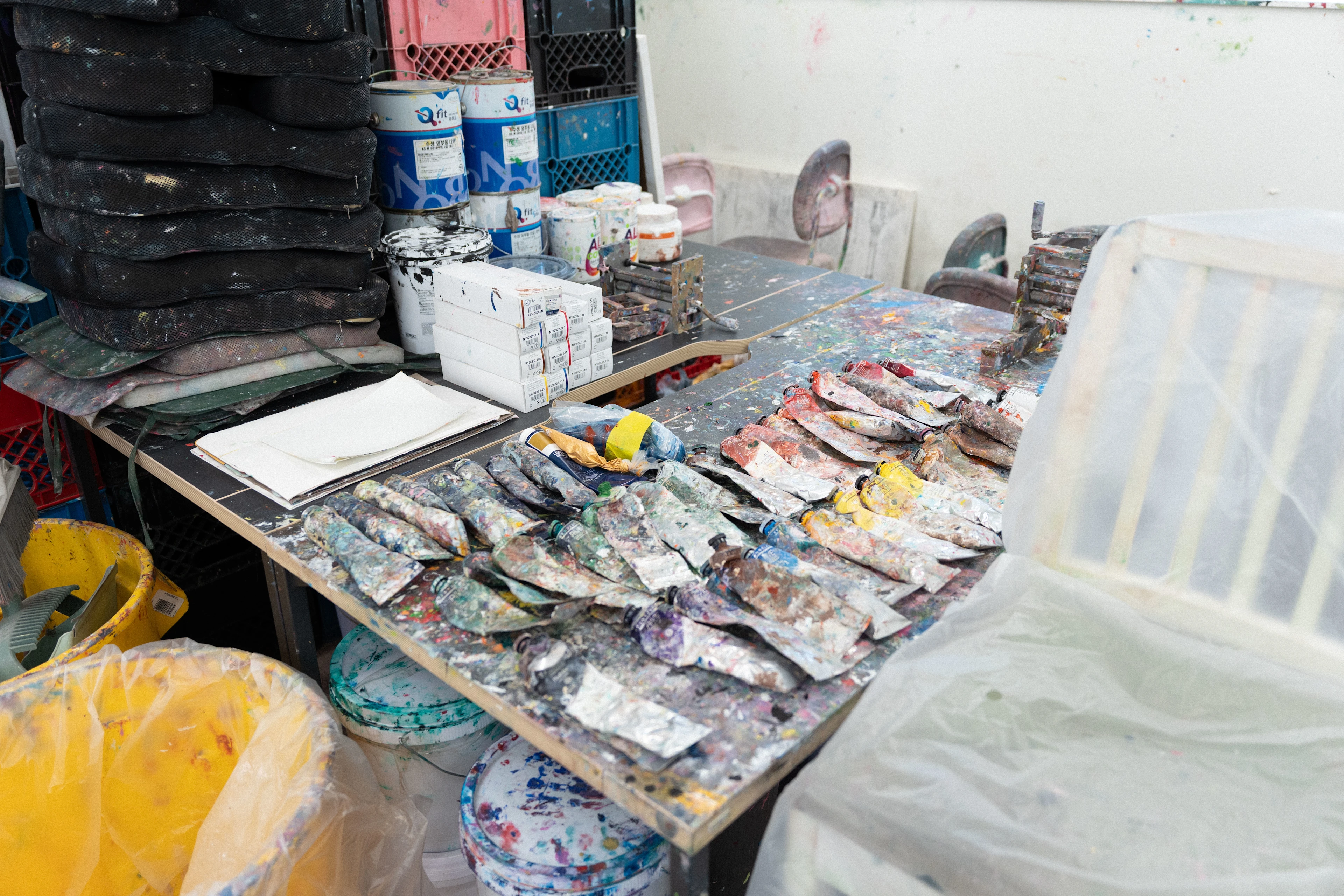 Interview with Woo Kukwon atelier paint Image