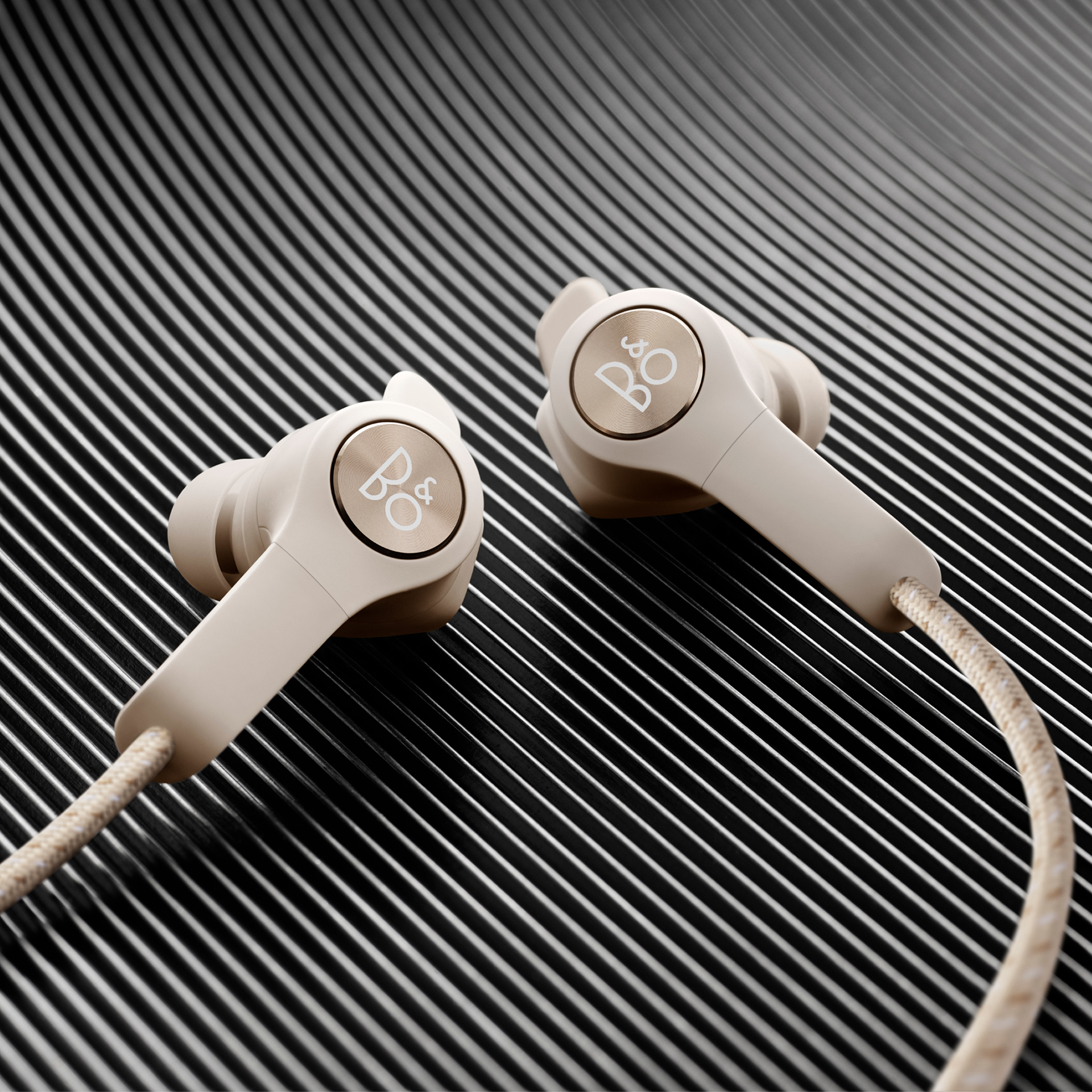  Bang & Olufsen Beoplay E6 - Auriculares inalámbricos  intrauditivos, color arena : Electrónica