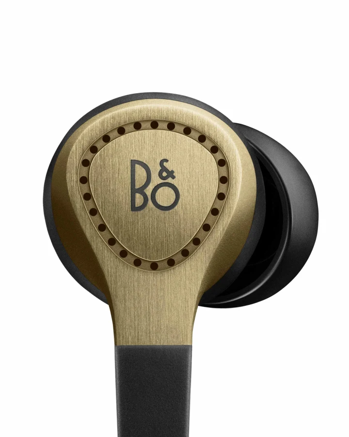 Beoplay H3 earphones close up champagne aluminium housing