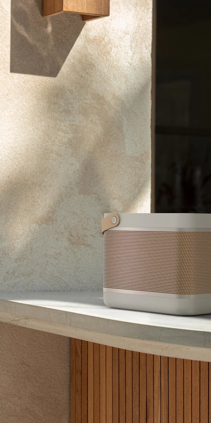 Beolit20 grey detail