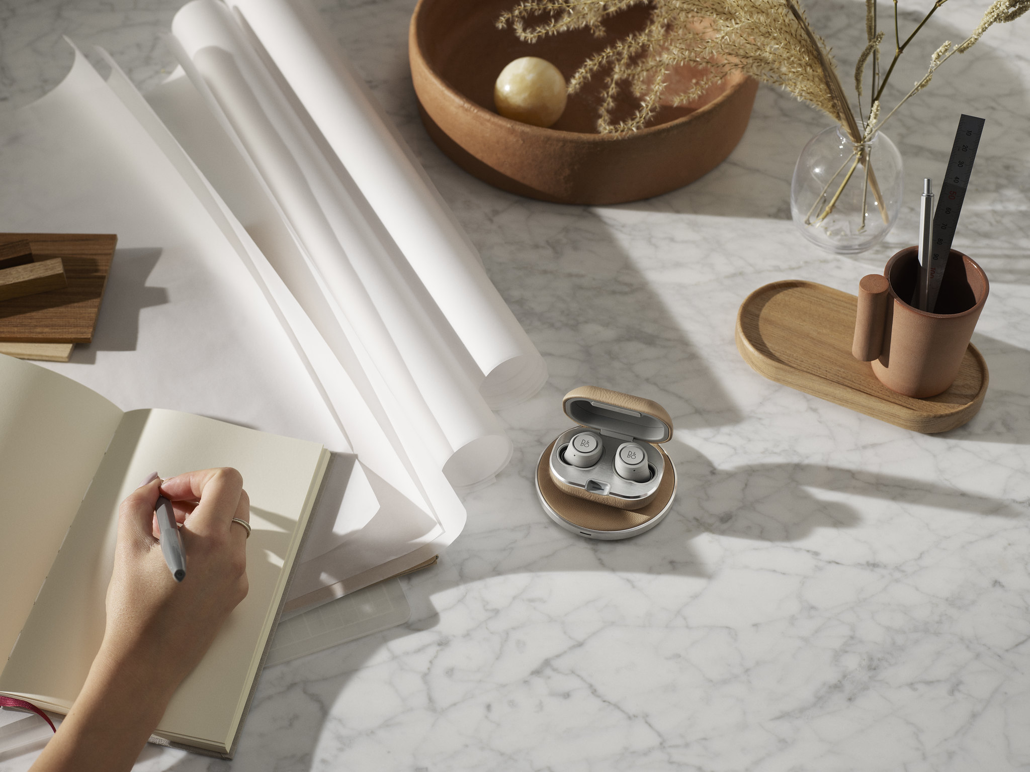 Beoplay Charging Pad natural