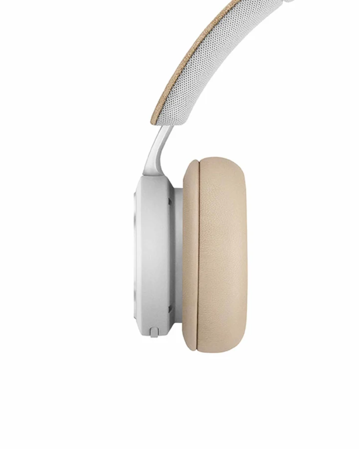 Beoplay H8i headphones seen from the side