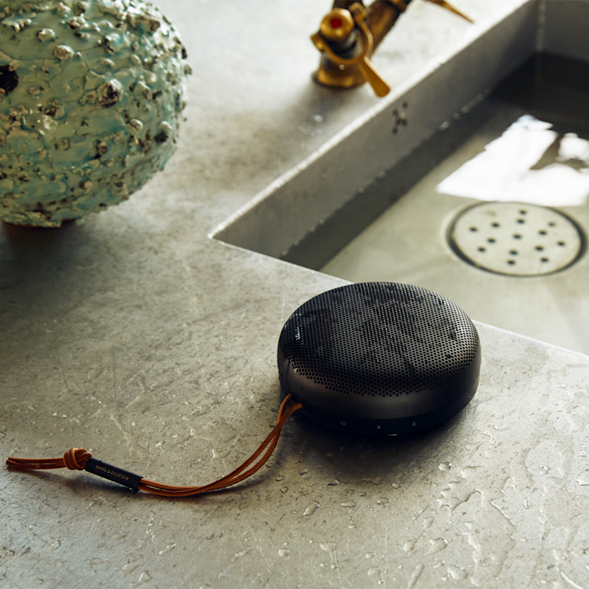 Beosound A1 in black anthracite on a sink