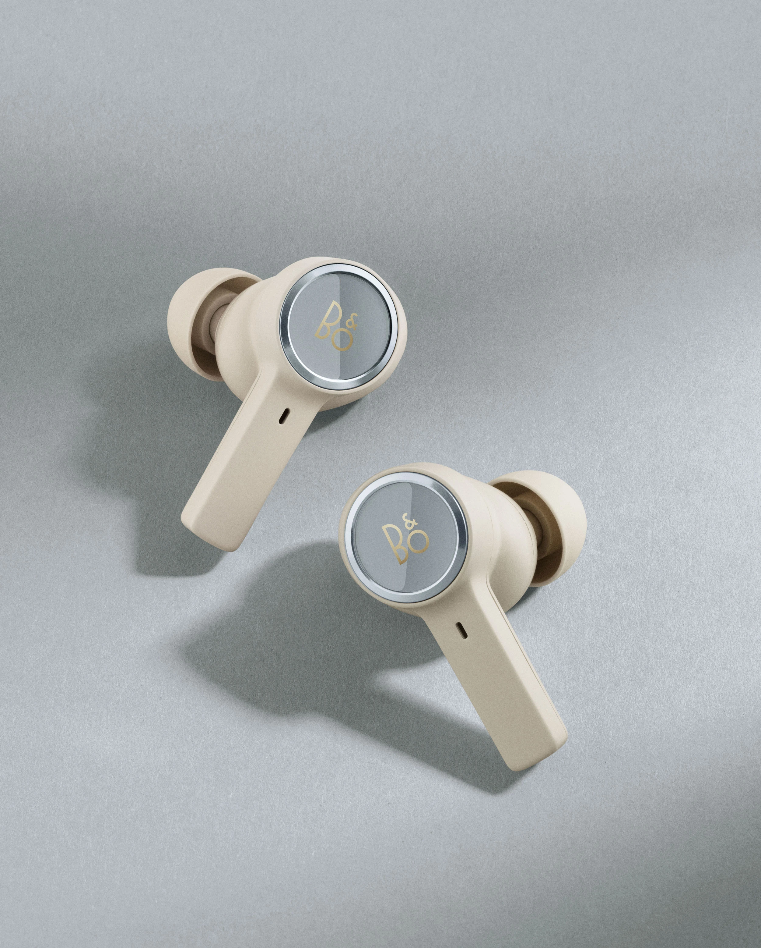 Image of the Beoplay EX earphones in the limited Hazy Blue Atelier Edition