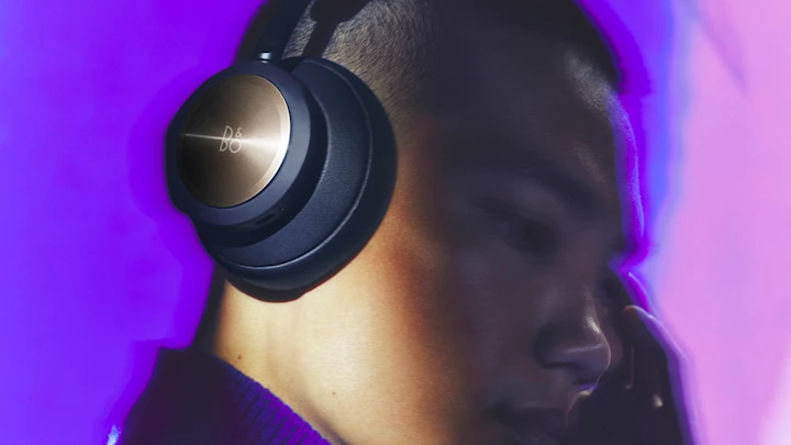 A guy is using Beoplay Portal in Navy