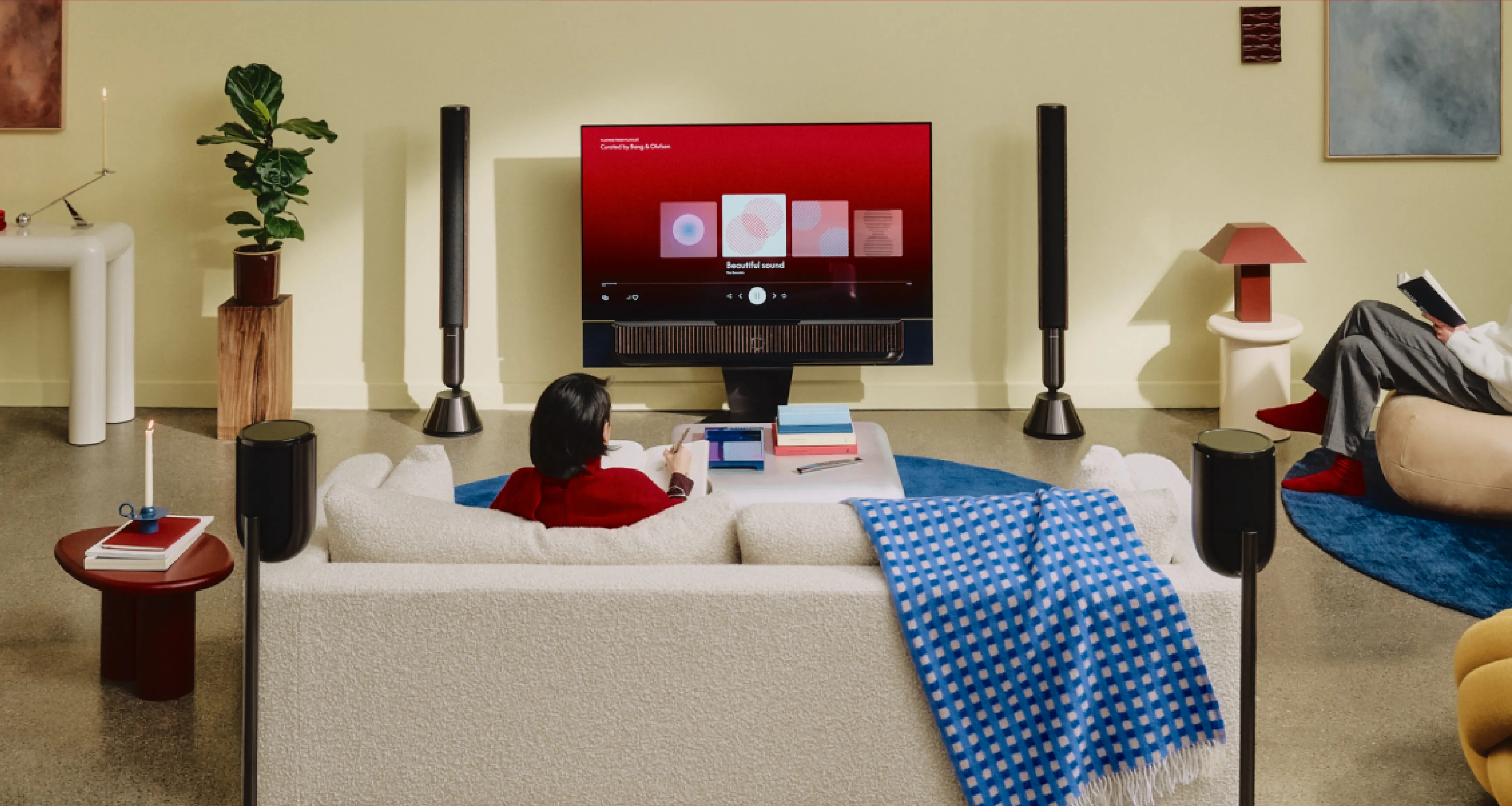 Beosound Theatre、Dolby Digital 7.1対応のサウンドバー – Bang & Olufsen