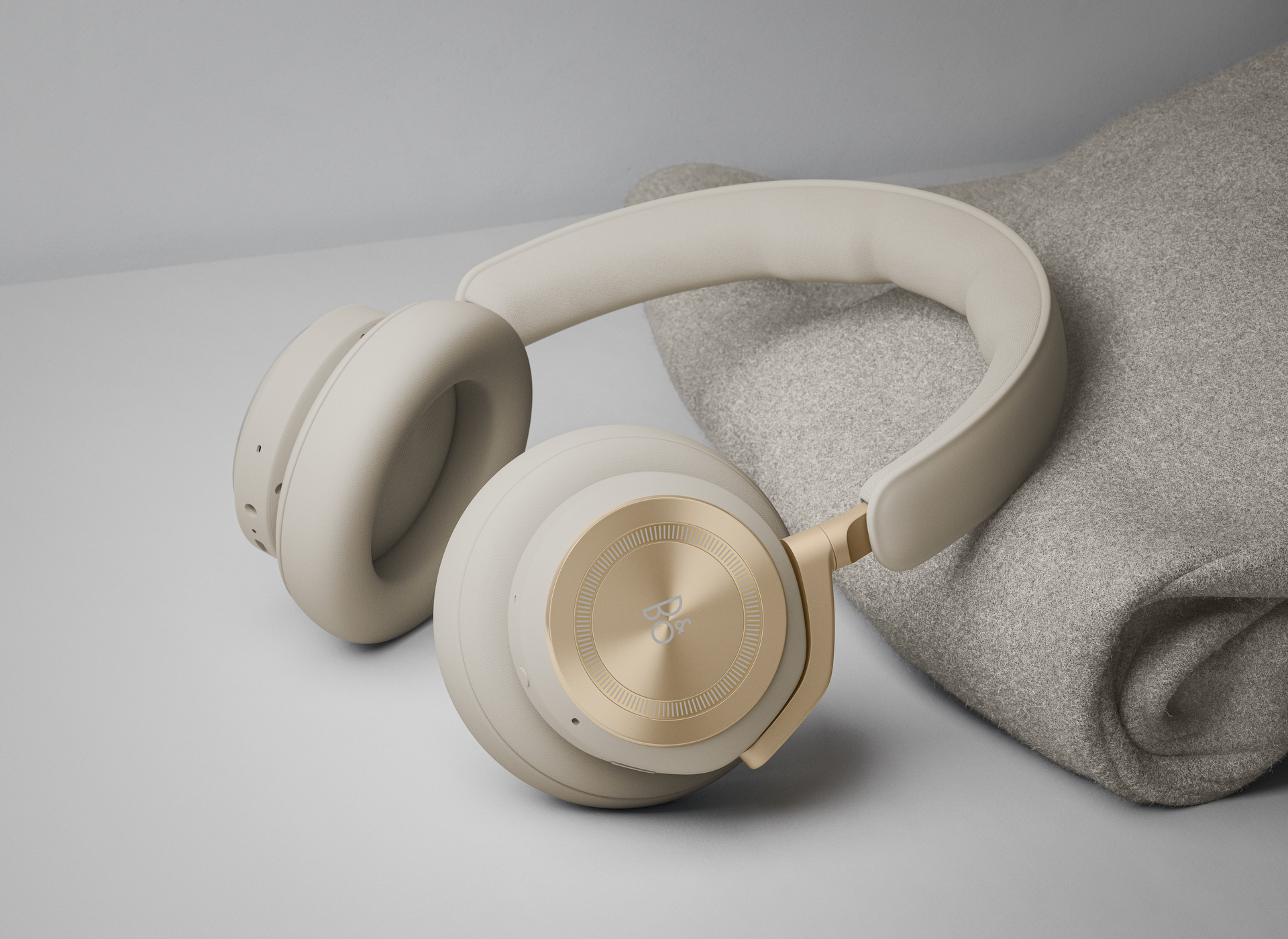 Beoplay HX - Over Ear Headphones | B&O