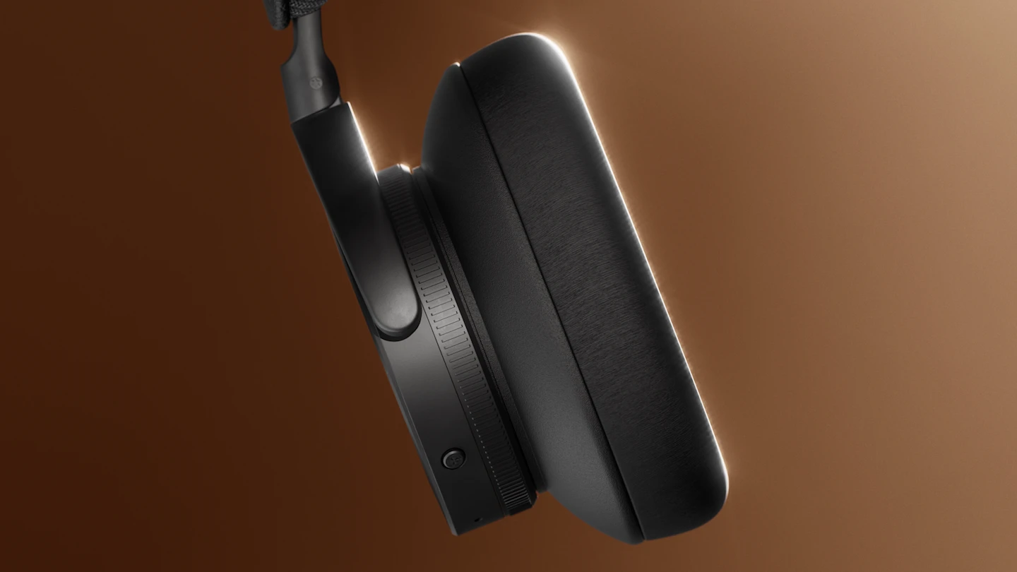 Beoplay H95 headphones ear cup in Black