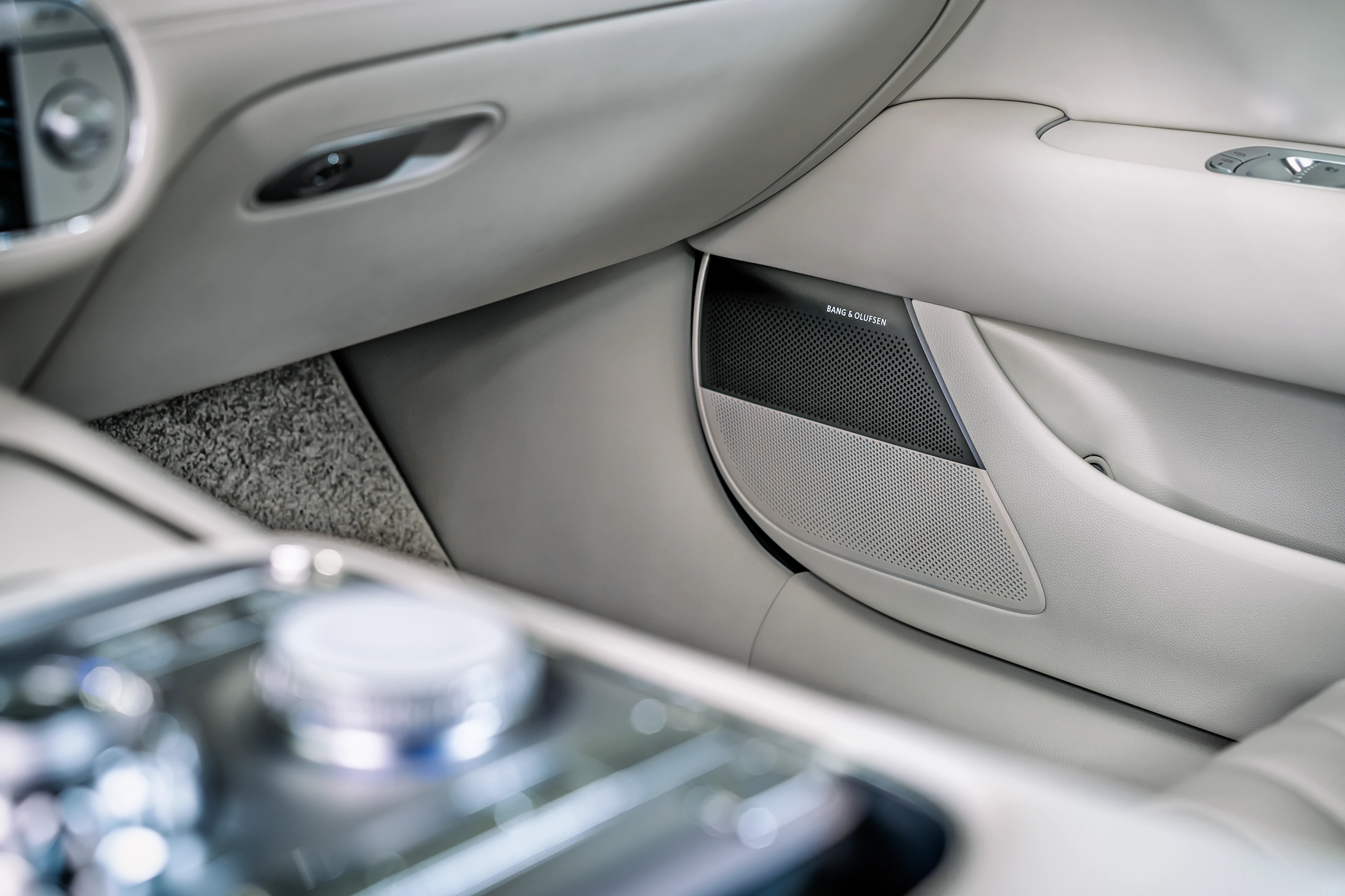 B&O soundsystem displayed in a car