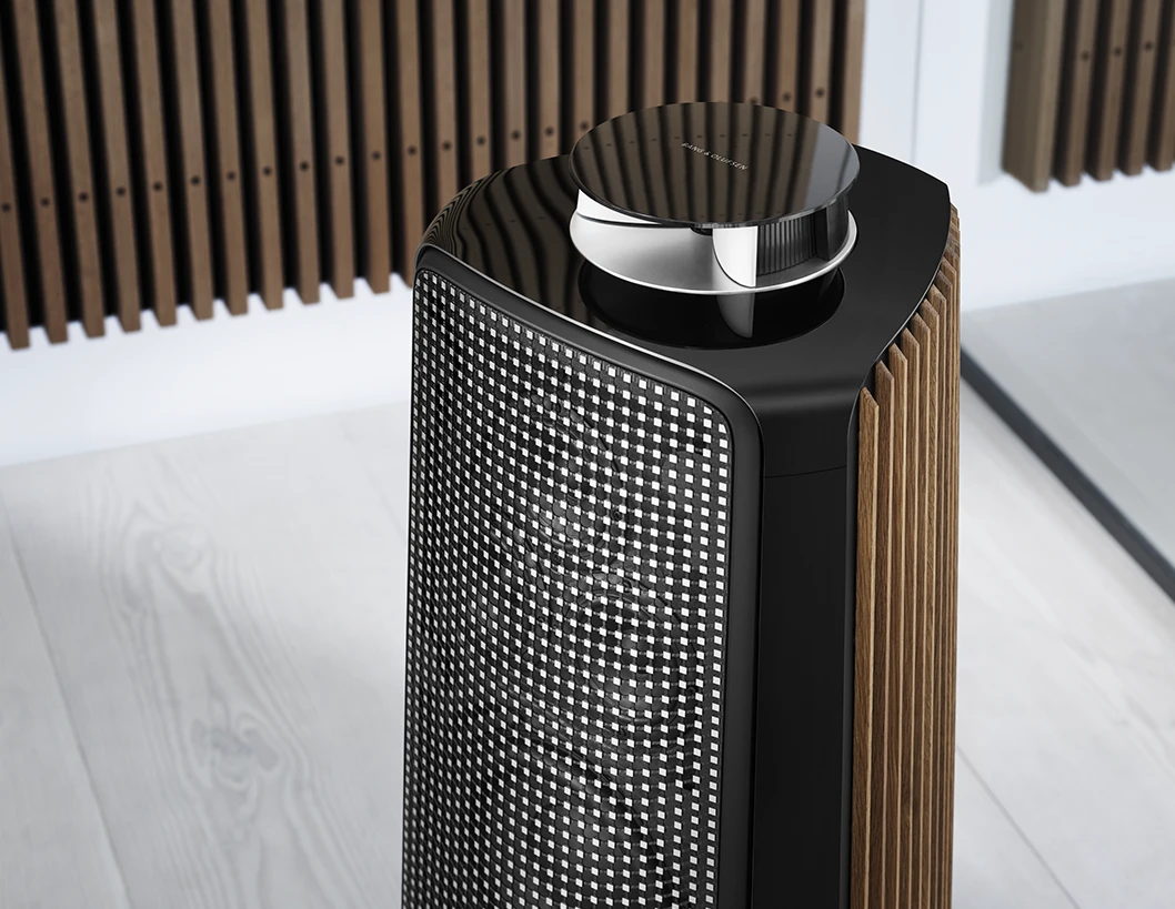 A detail of Beolab 50 with the aluminium front cover