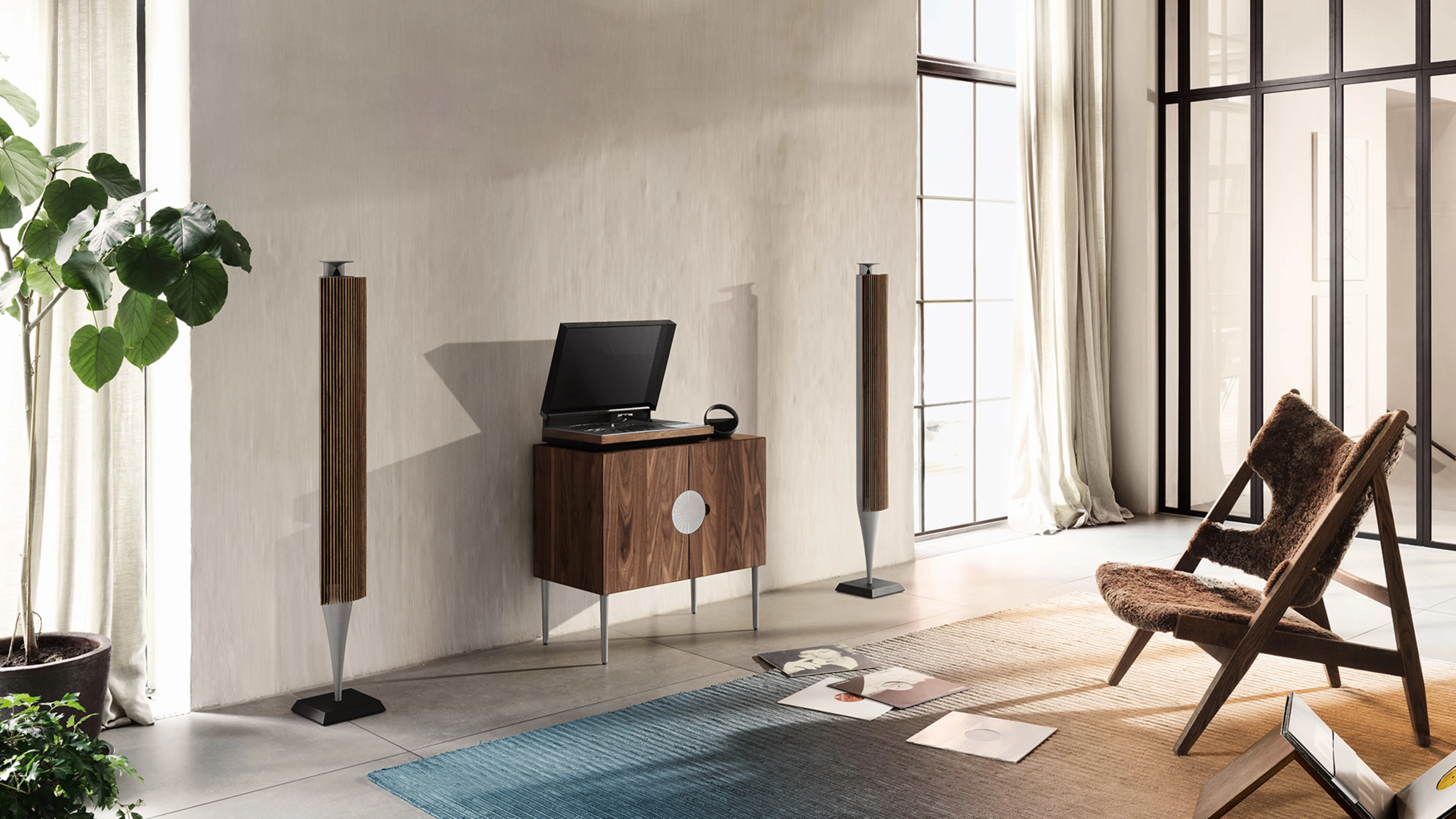 Beosystem 72-22 with other Beolab 18 in a bright living room