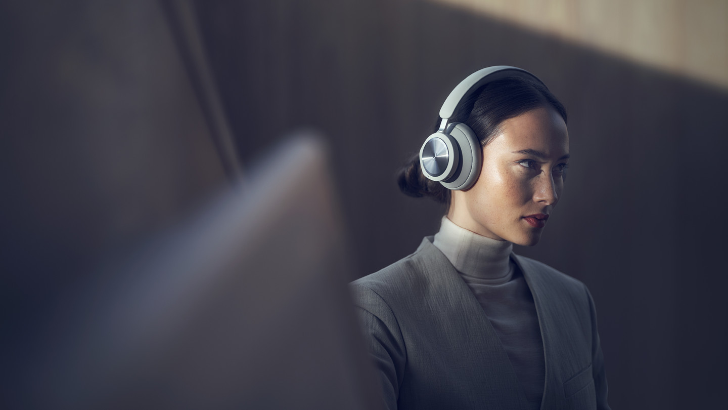 Woman wearing the Beoplay Portal to work