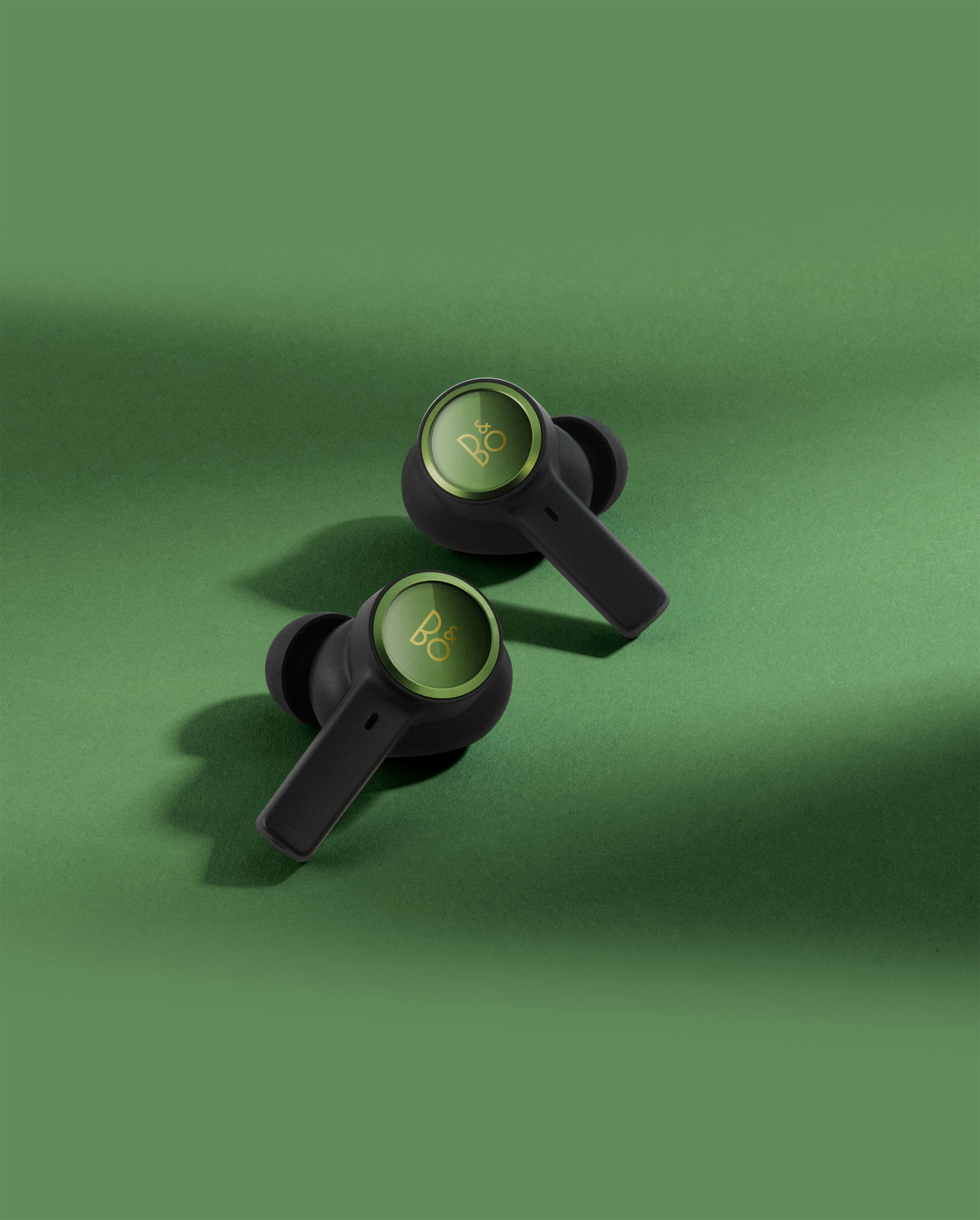 Image of Beoplay EX Atelier Editions earbuds in the limited colour Forest Green
