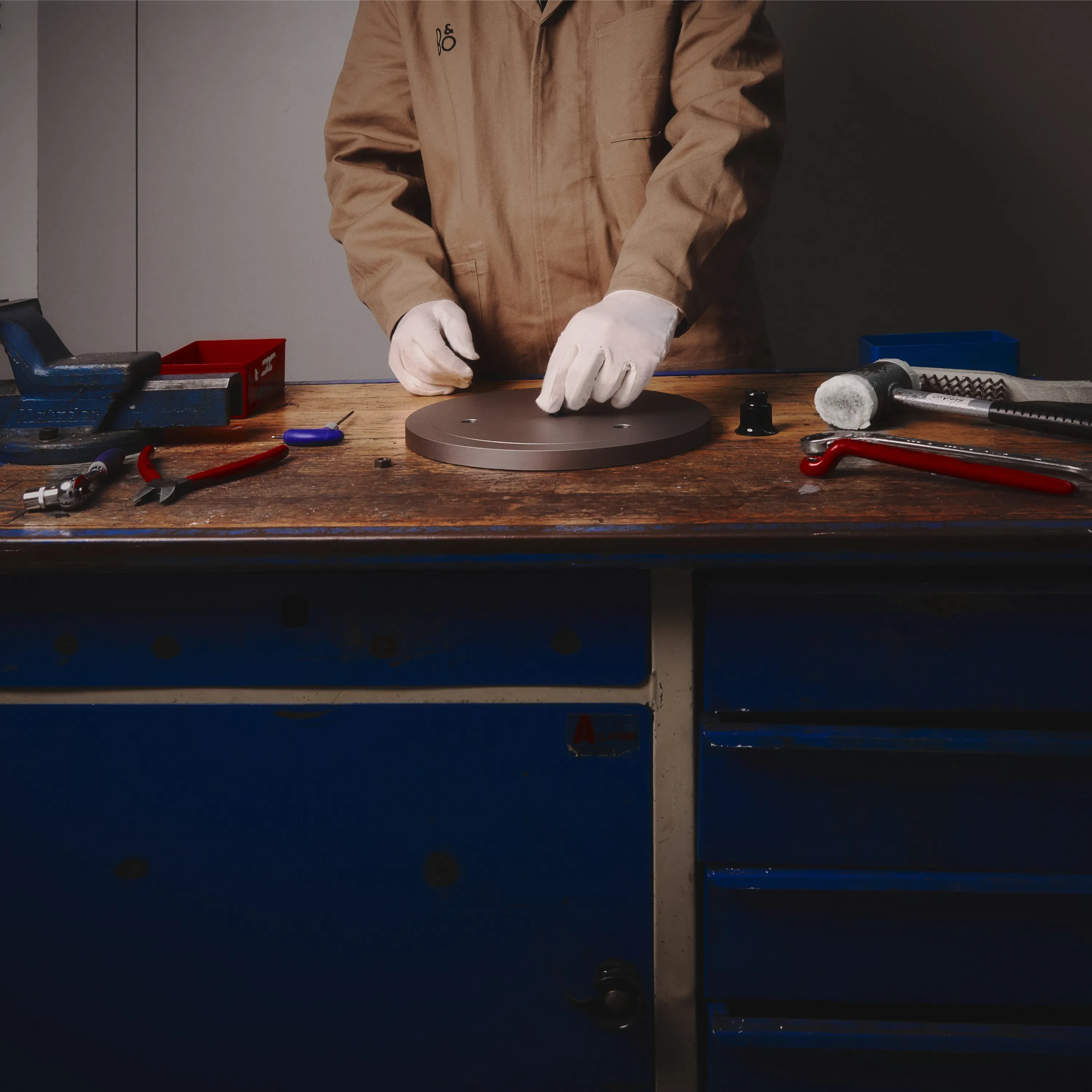 A person in the Sturer Factory finishing details on Beolab 90 Titan Atelier Edition