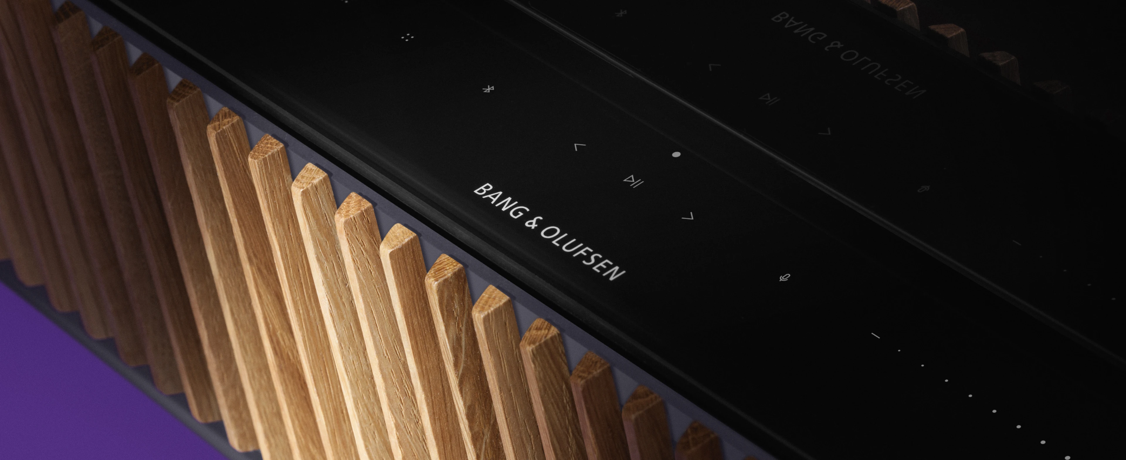 Close up picture of the wood cover on beosound theatre