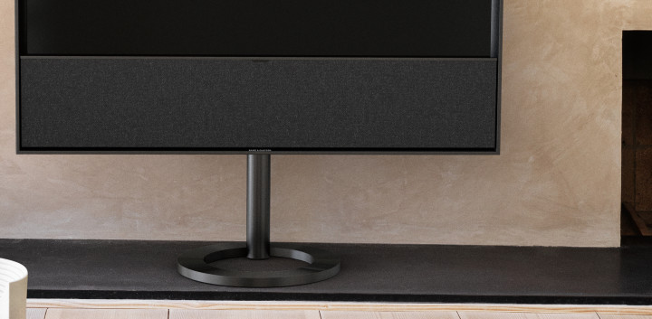 Close view of the floorstand and speaker of Beovision Contour