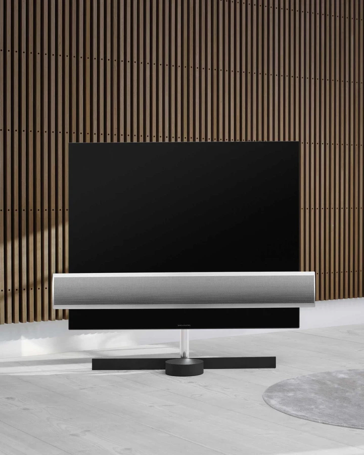 BeoVision Eclipse fjernsyn stående i en stue