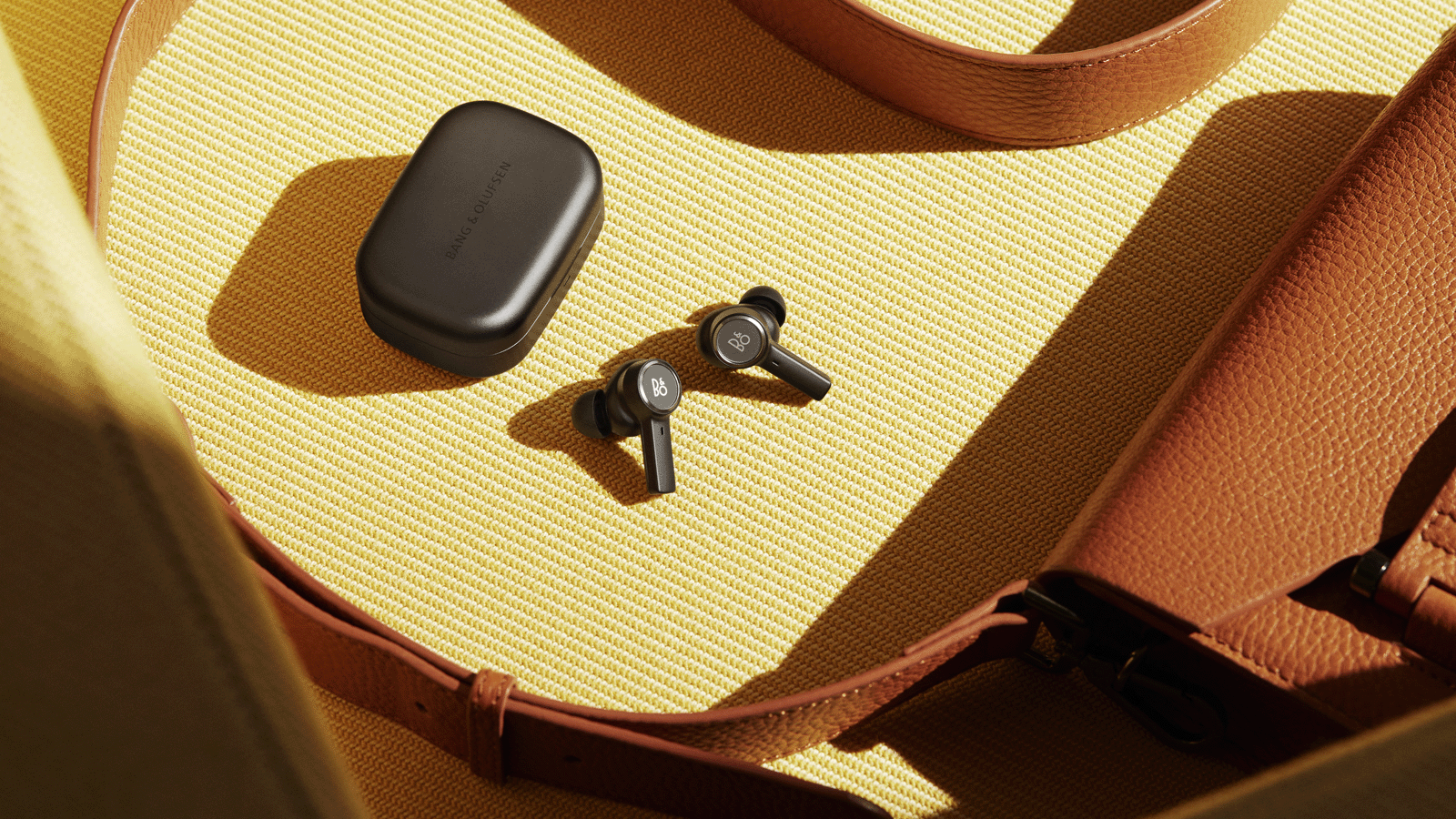 Bang & Olufsen Beocom EX, unos auriculares sin cables para el móvil o el  ordenador