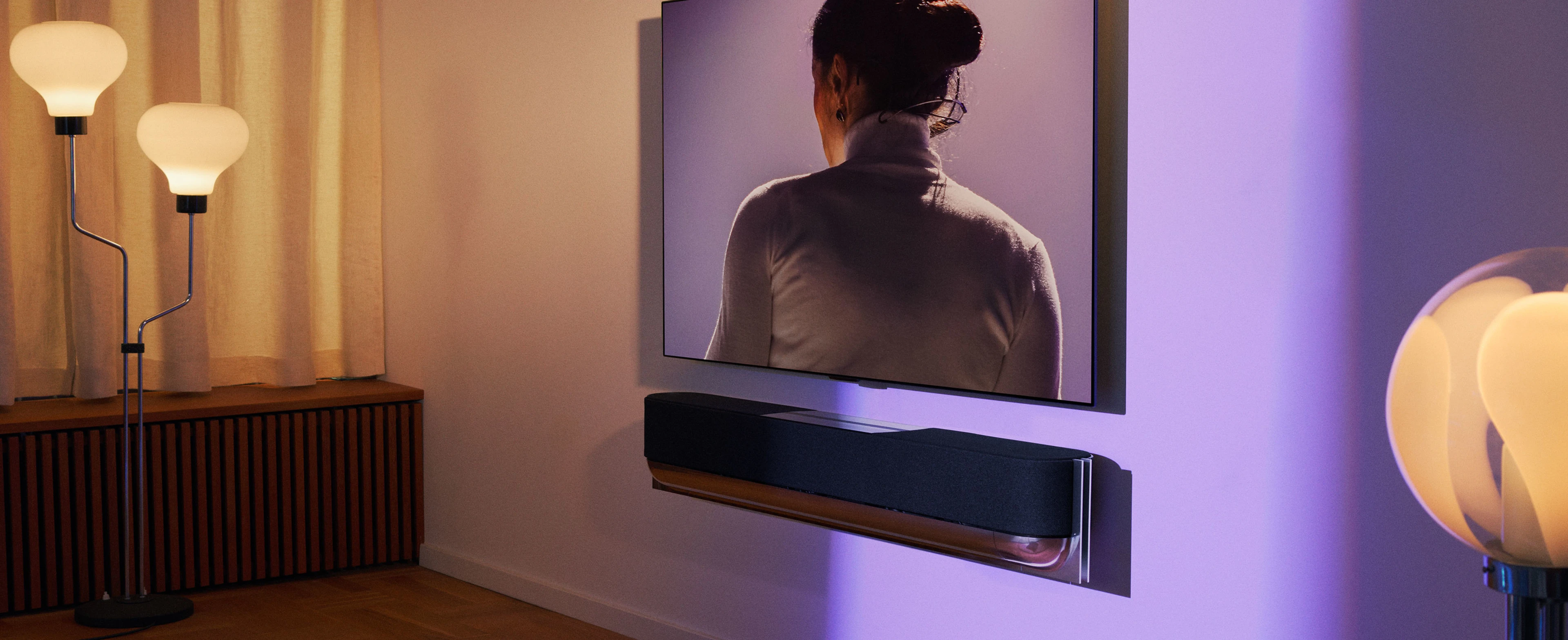 A livingroom with a Beosound Theatre soundbar and a third party TV