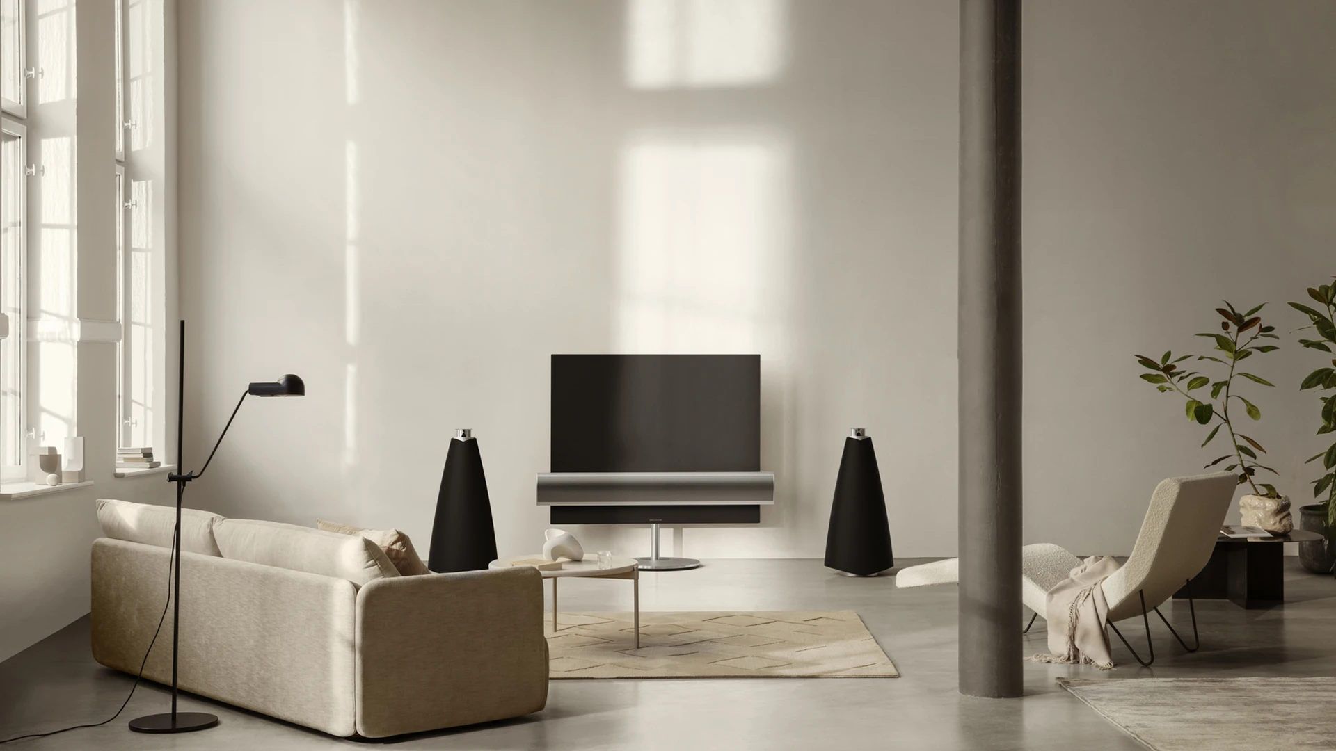 Beolab 20s with Beovision Eclipse in a living room