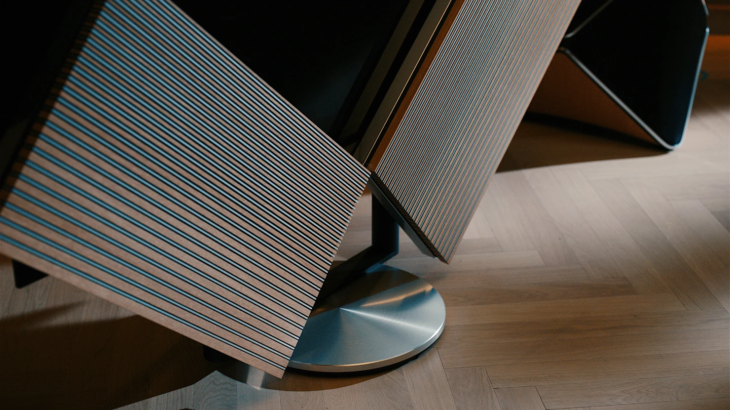Beovision Harmony wooden panels opening up