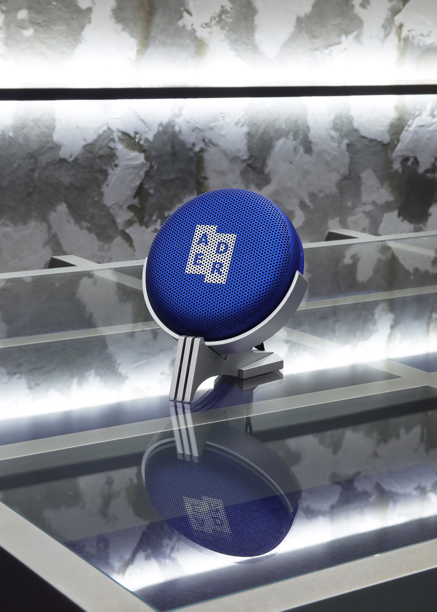 【美品】Bang & Olufsen beosound A1 ADERERROR B&O's Beosound A1 ADER ERROR Edition Just Blue Our Minds