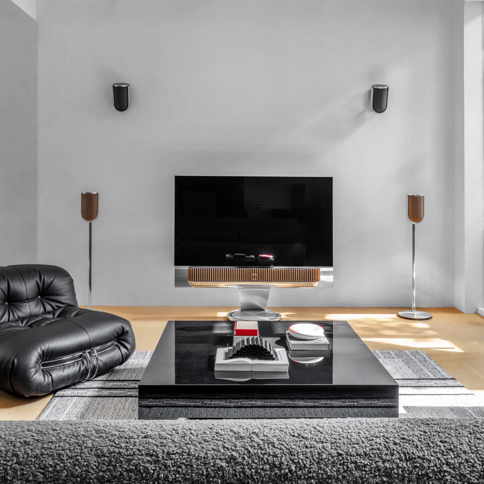Image of Beolab 8 and Beosound Theatre in a living room