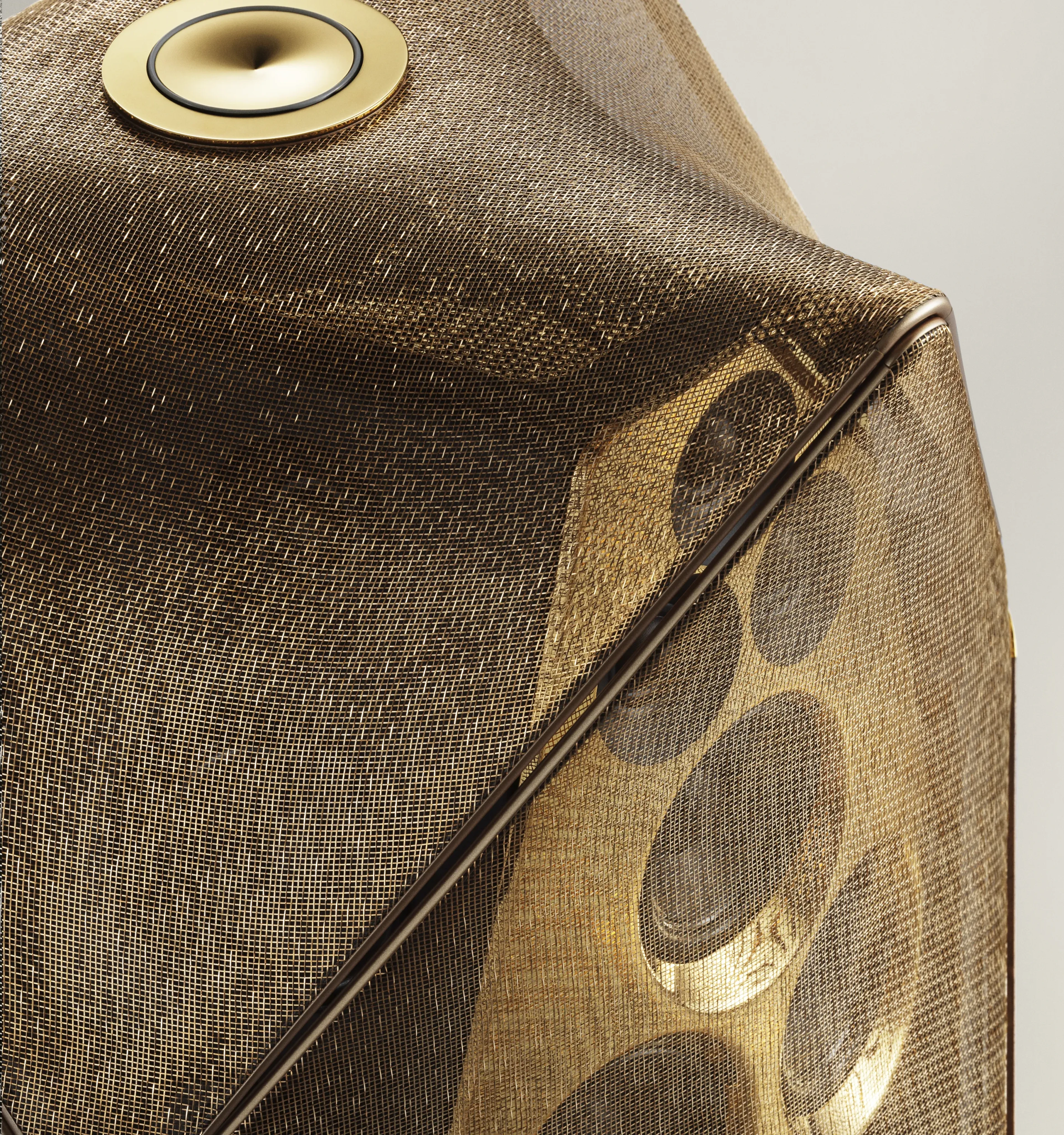 Beautyshot of Beolab 90 Alchemy, limited ateleir edition.