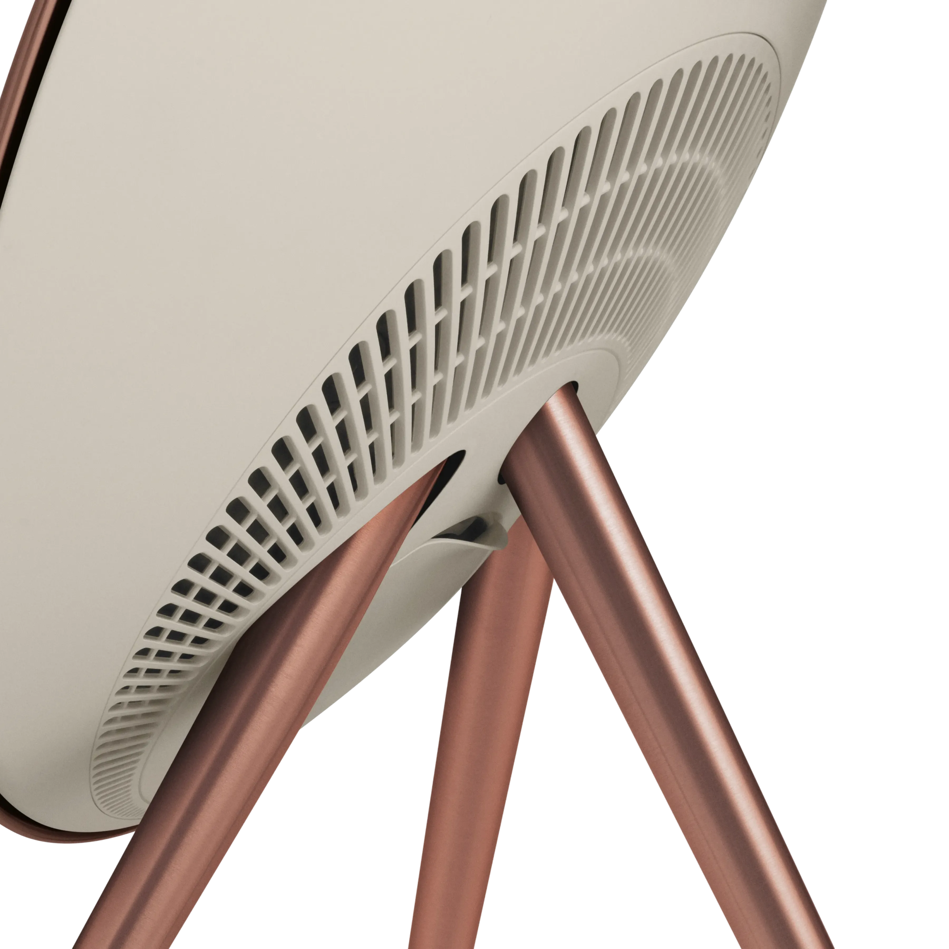 棚置き型スピーカー。迫力のサウンド、大胆なデザイン。| Bang & Olufsen