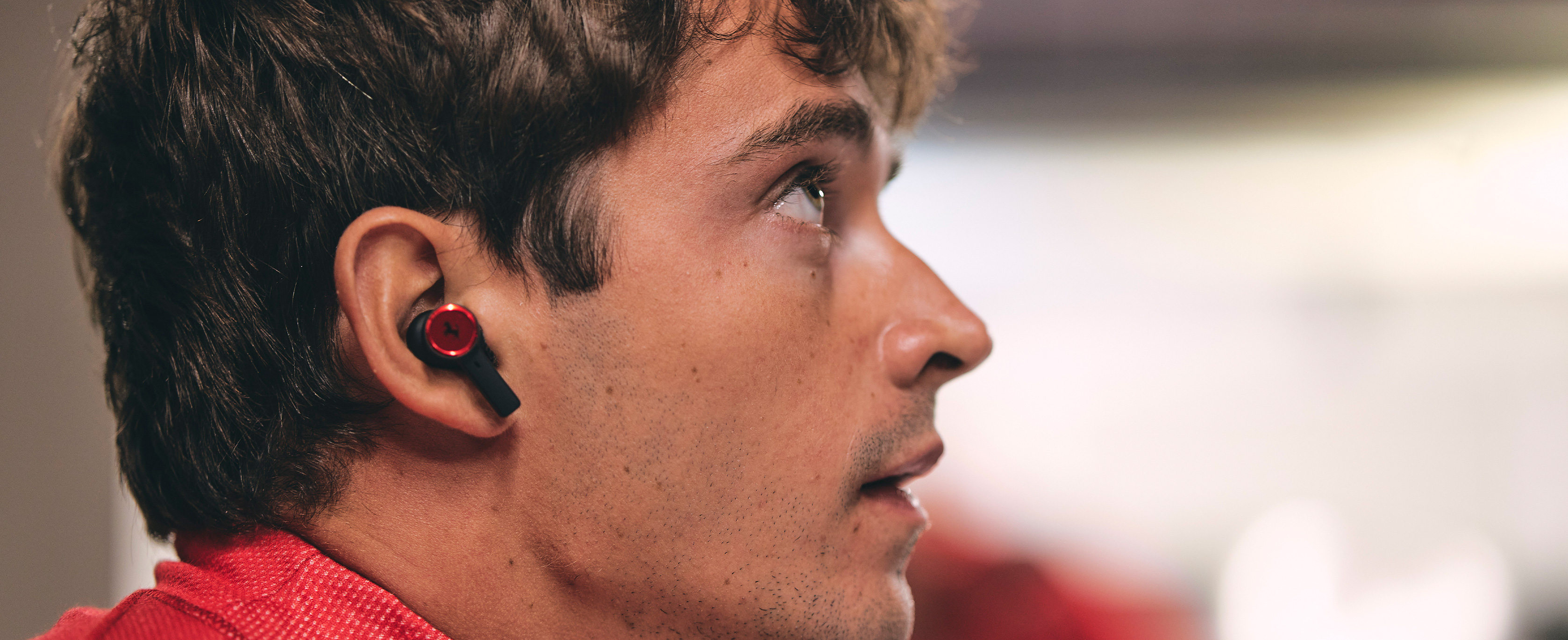 Nuevos auriculares y altavoces de Bang & Olufsen en colaboración con  Ferrari: calidad de audio premium y diseño exclusivo