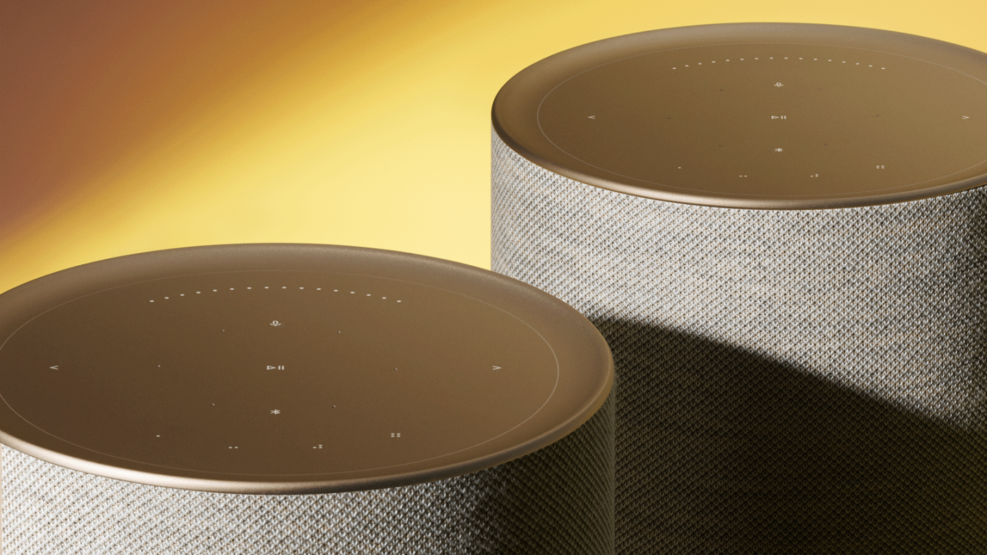 一個房間內的兩款 Beosound Balance 正在展示立體音效配對