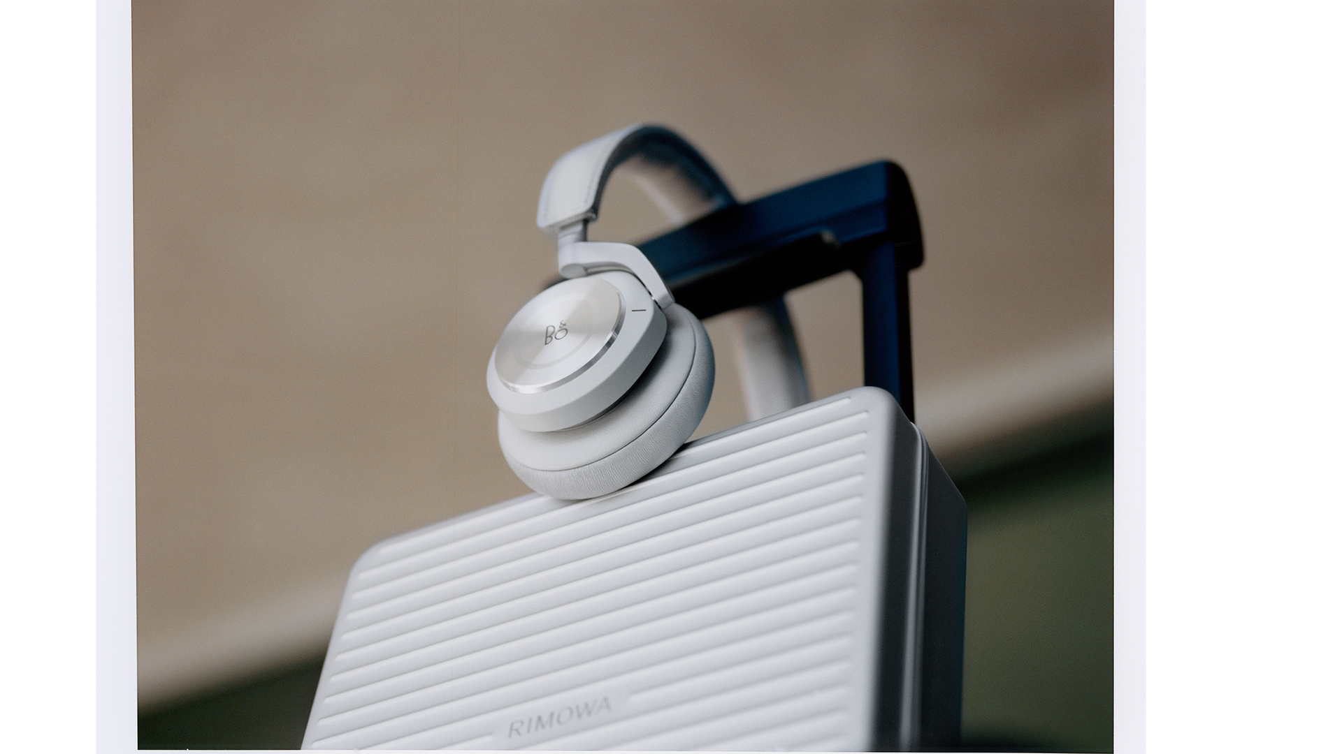 Bang & Olufsen y RIMOWA - Auriculares Beoplay H9i