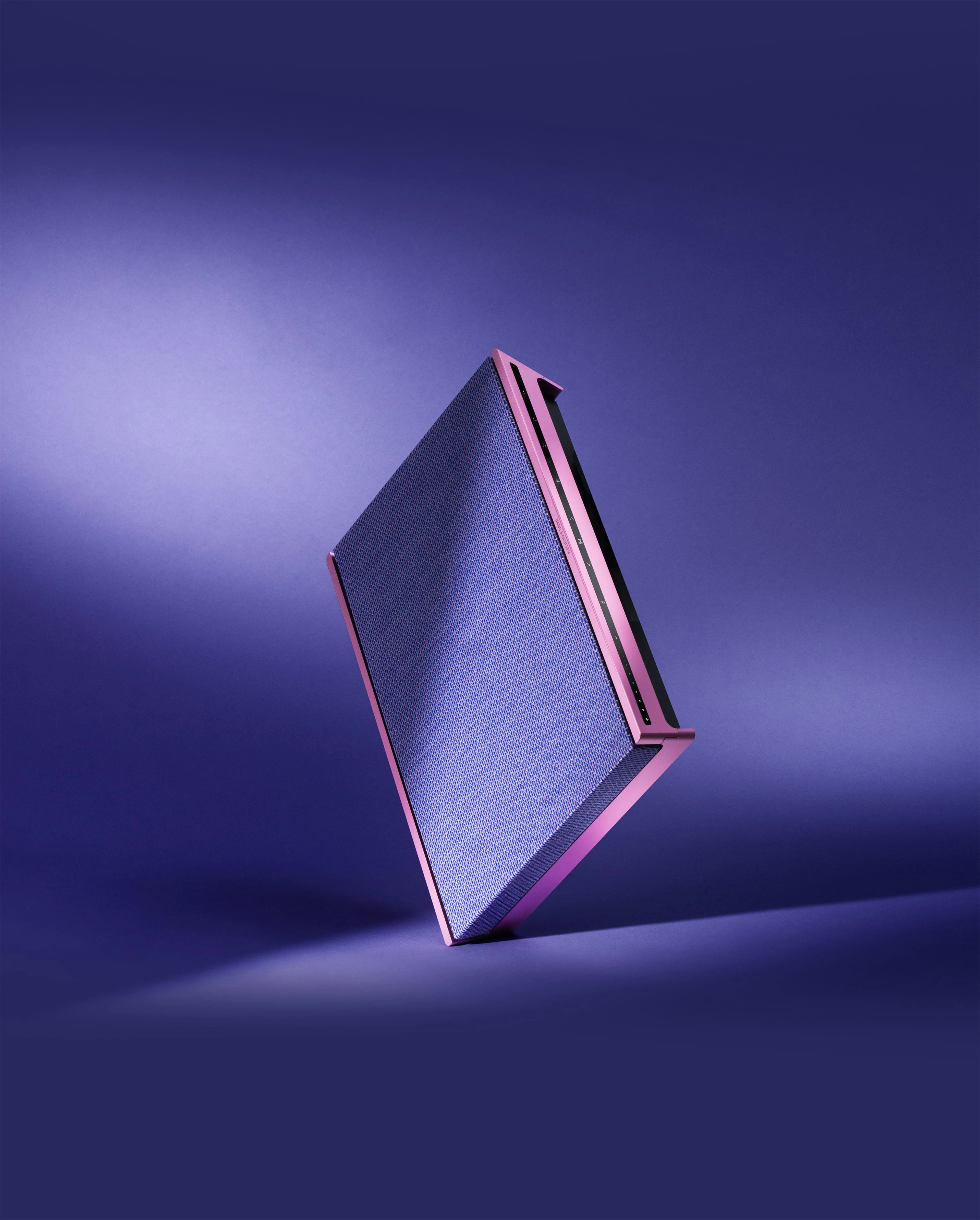 Landscape crop image of the Beosound Level speaker tilted in the limited Atelier Edition colour Lilac Twilight