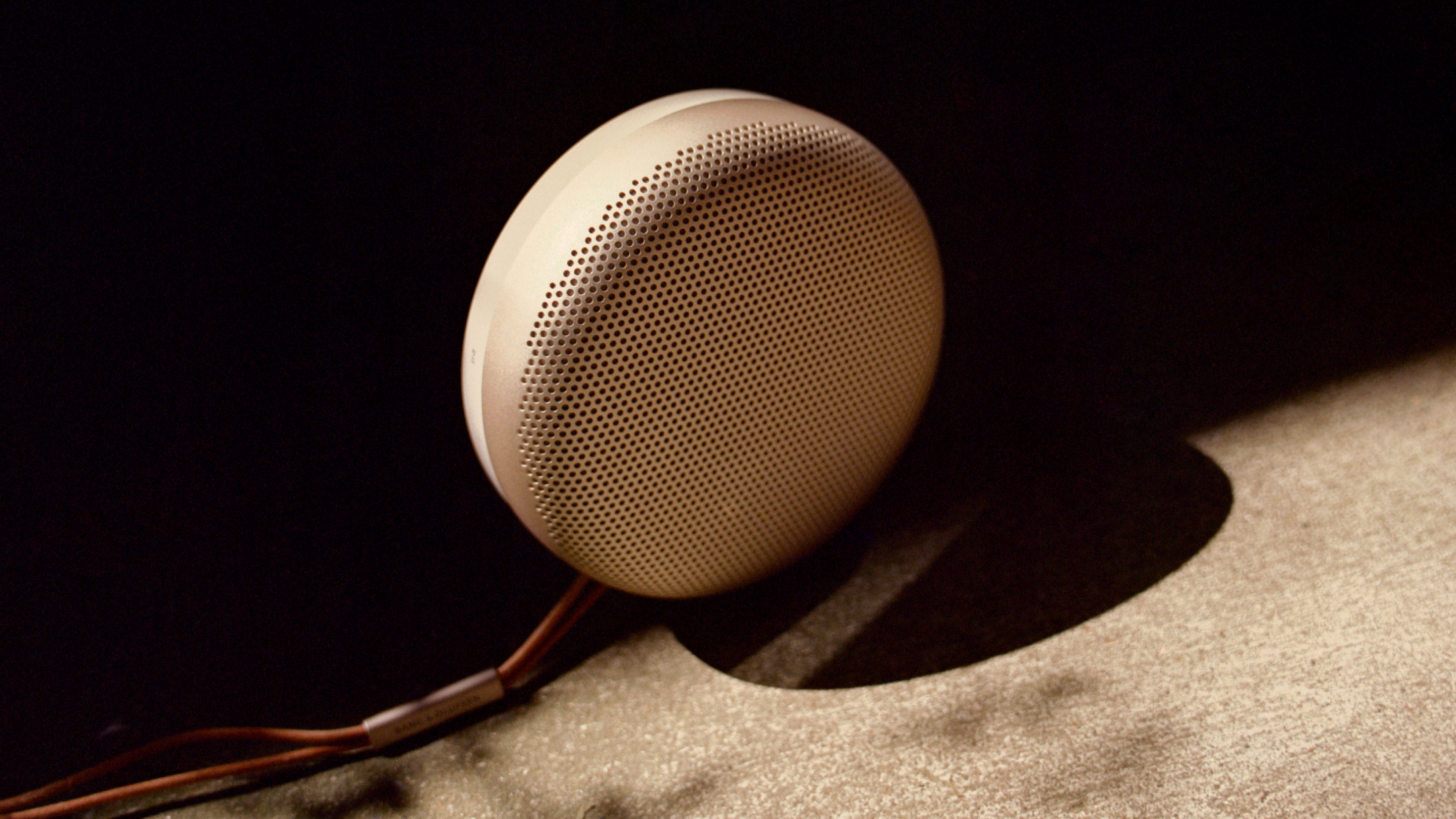 Beosound A1 in gold