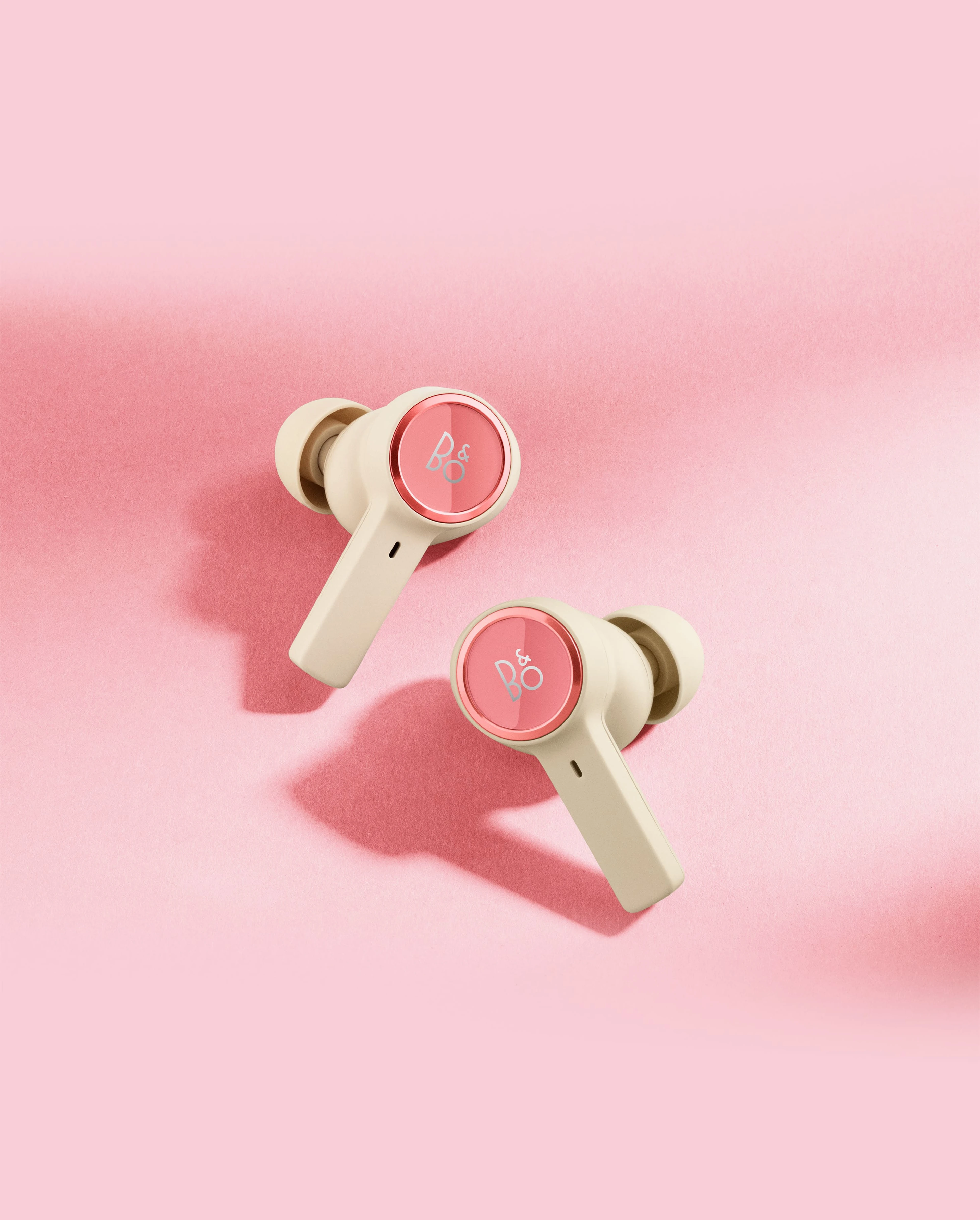 Image of Beoplay EX Atelier Editions earbuds in the limited colour Peach Pink