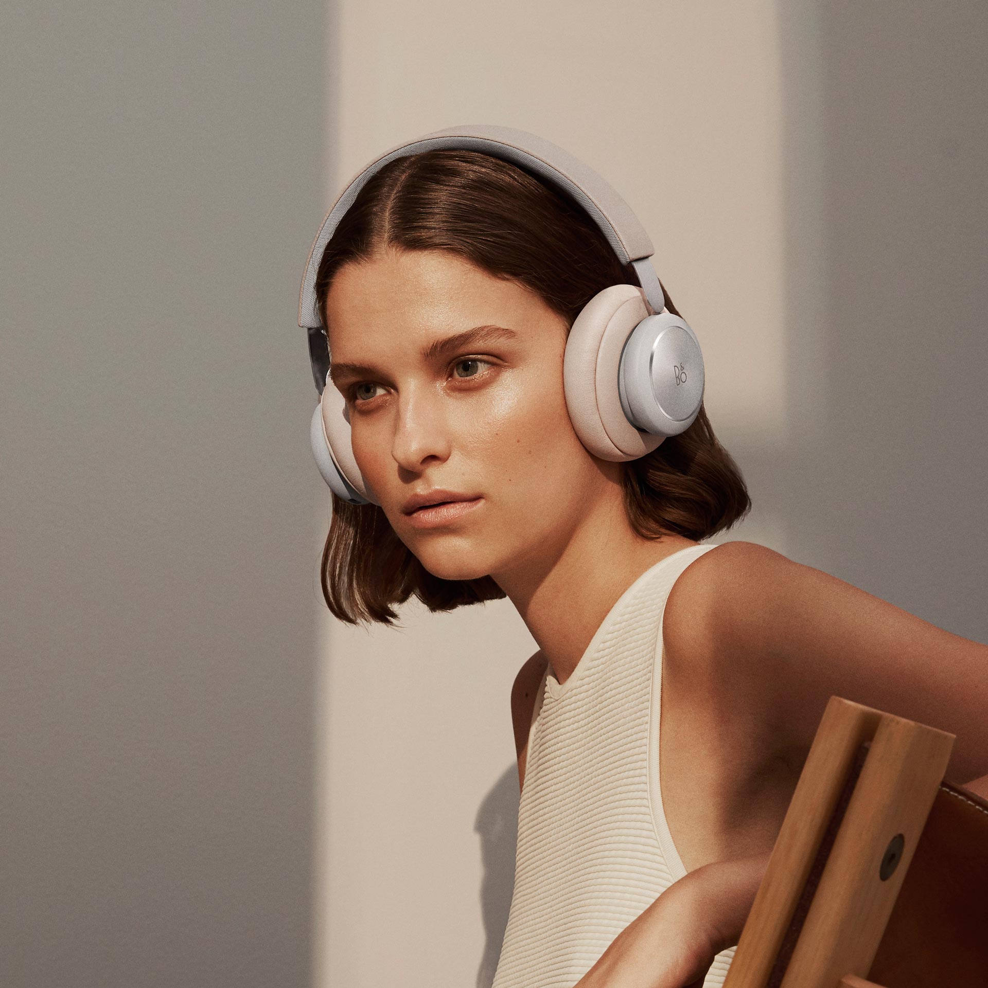 Estrena auriculares de diseño con estos Bang & Olufsen Beoplay H4 con un  descuento de 121€