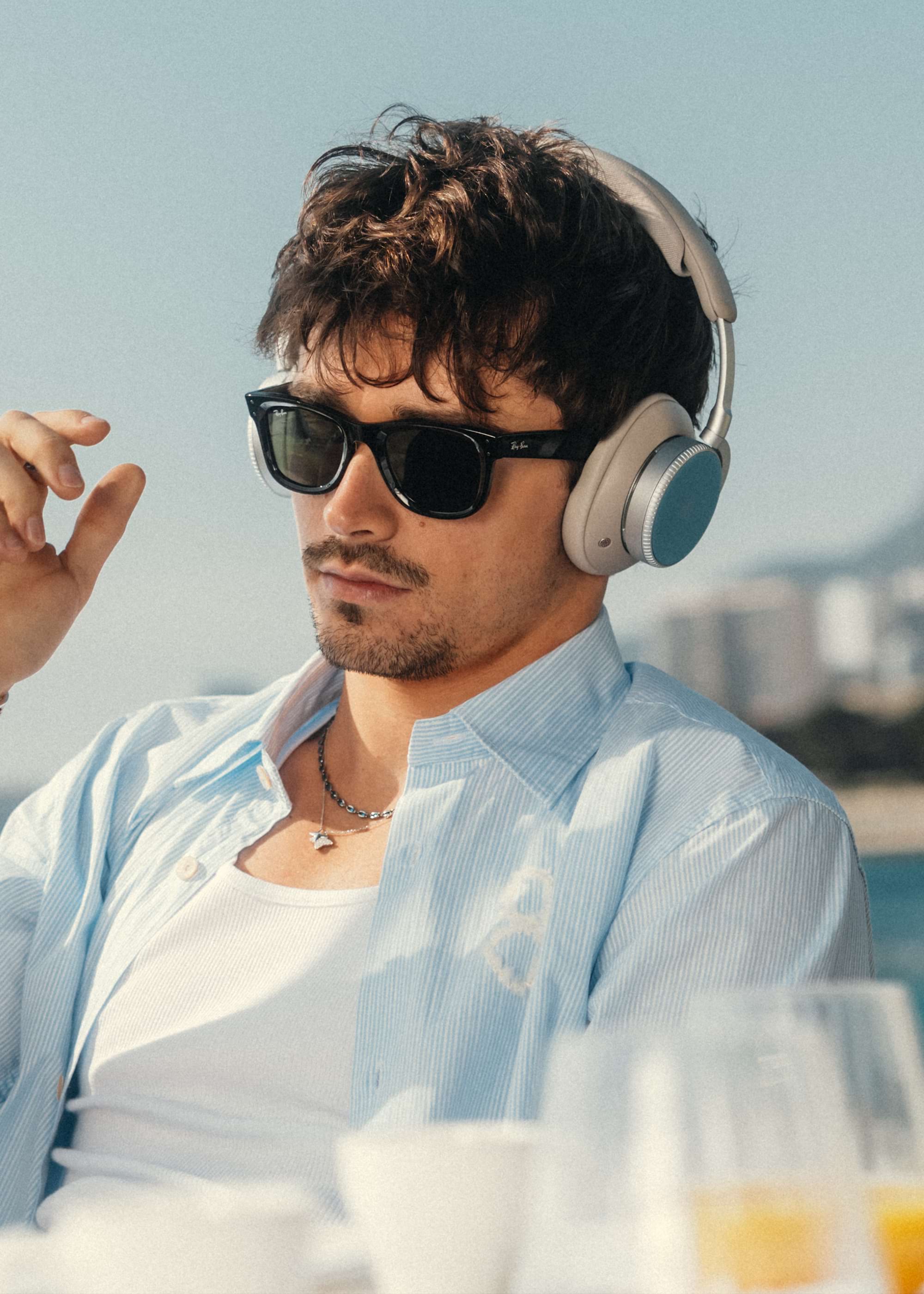 Bang & Olufsen 75周年記念写真集を含む コレクション計100部 バング＆オルフセンが100周年記念コレクションを発売 全3型展開