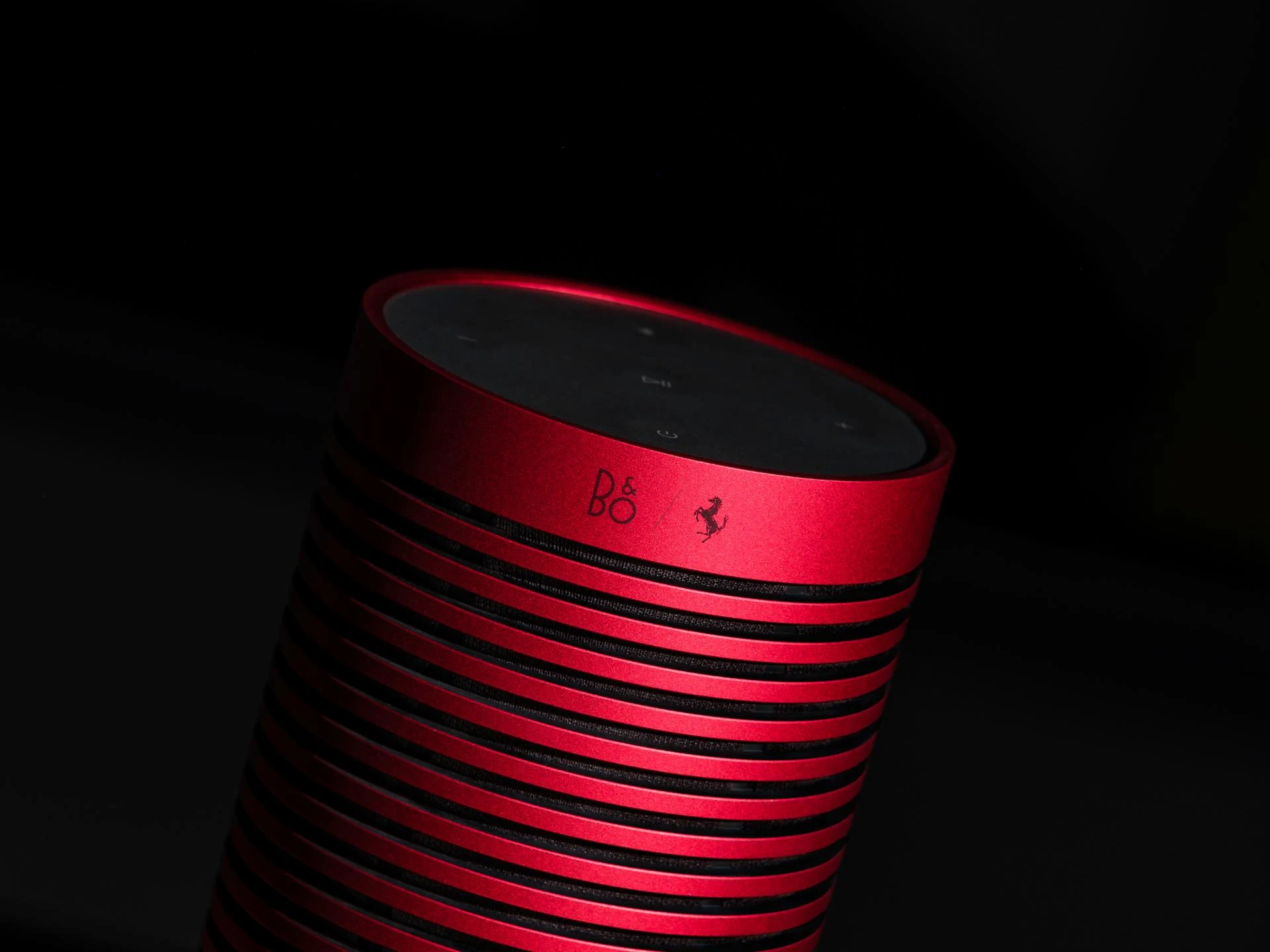 Beosound Explore Ferrari Edition detail of logo