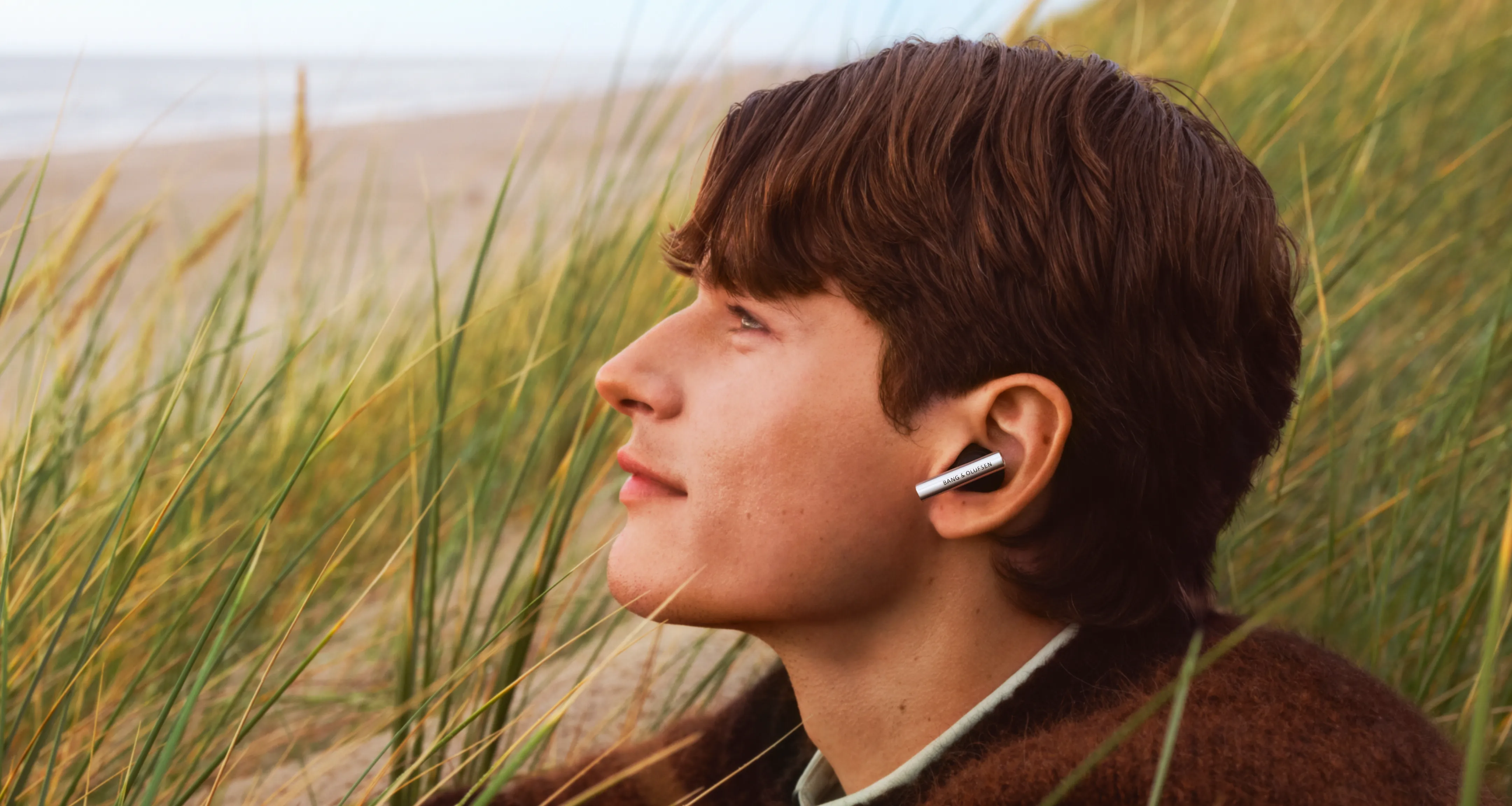 一对 Beo Grace 摆放在岩石上