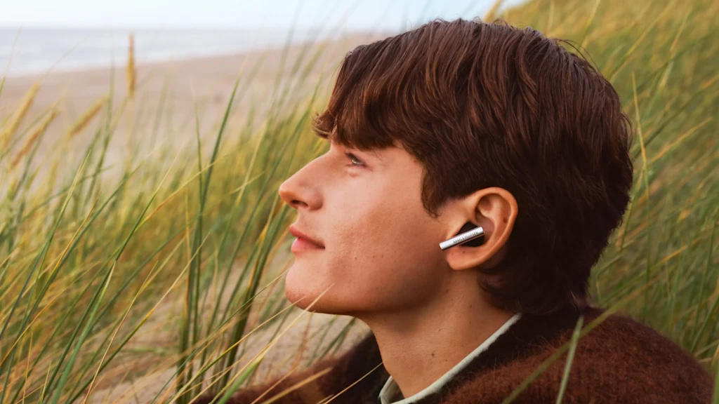 一对 Beo Grace 摆放在岩石上