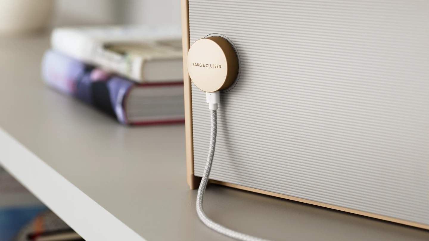 Circular magnetic charging plug at the back of Beosound Level