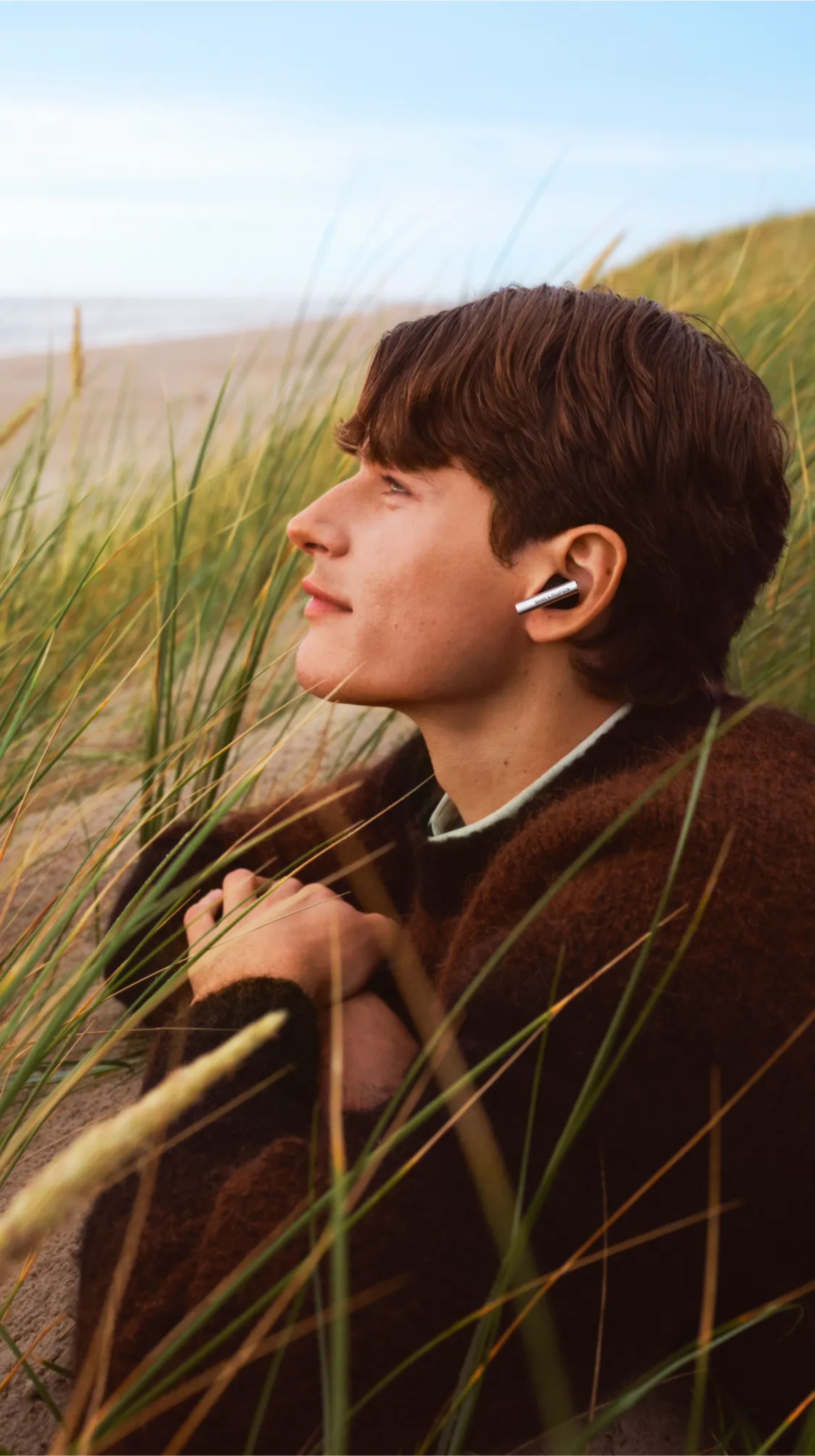 一對 Beo Grace 擺放於岩石上